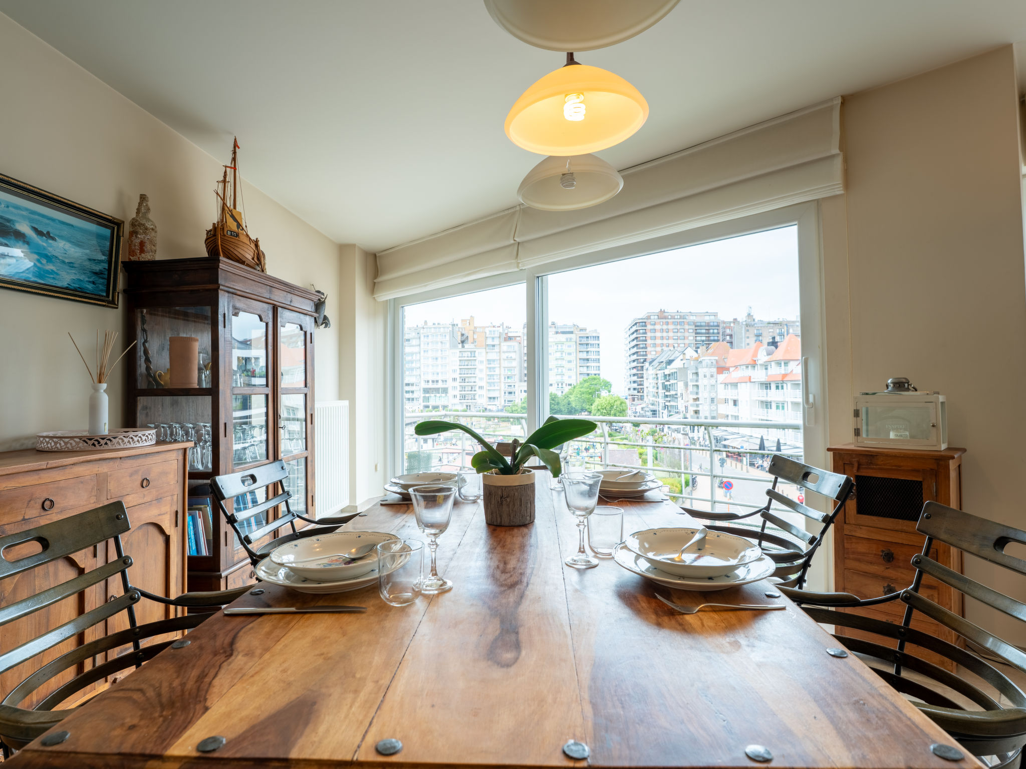 Bonito with balcony & harbour view-Dedans