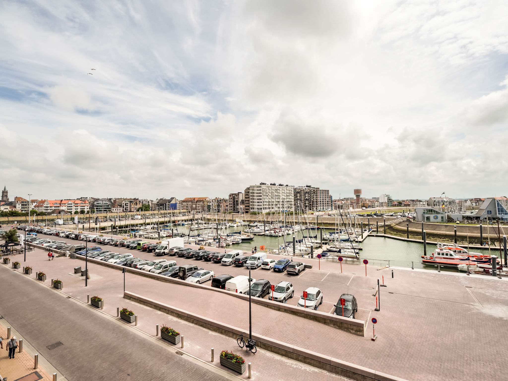 Bella I with parking and harbour view - Image 2