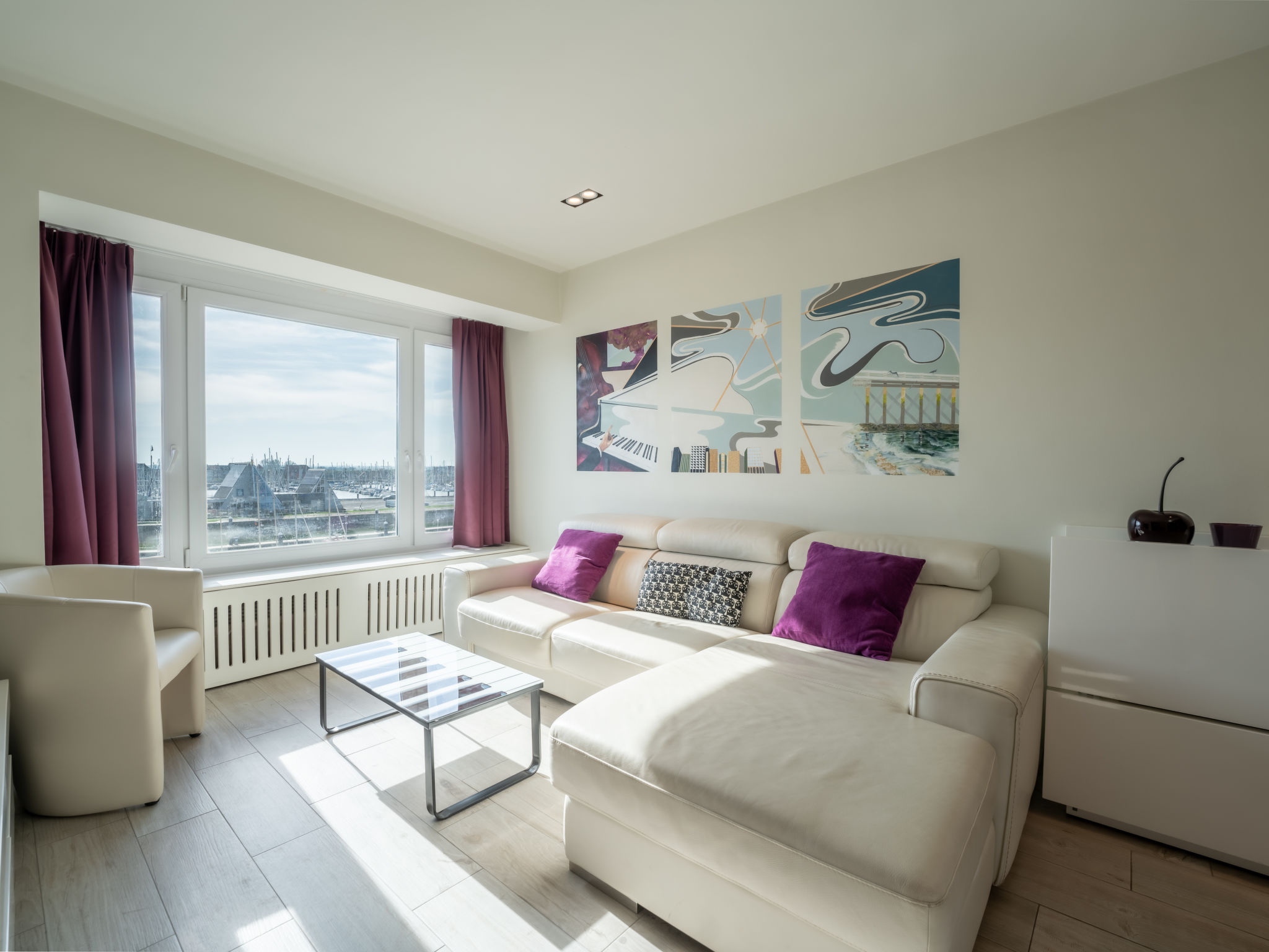 "Bella II with harbour view", appartement 2-kamers 50 m2 op de 3e verdieping. Licht, comfortabel en gezellig ingericht: woon-/eetkamer met Digitale TV en internationale TV-zenders. 1 2-pers. kamer met..