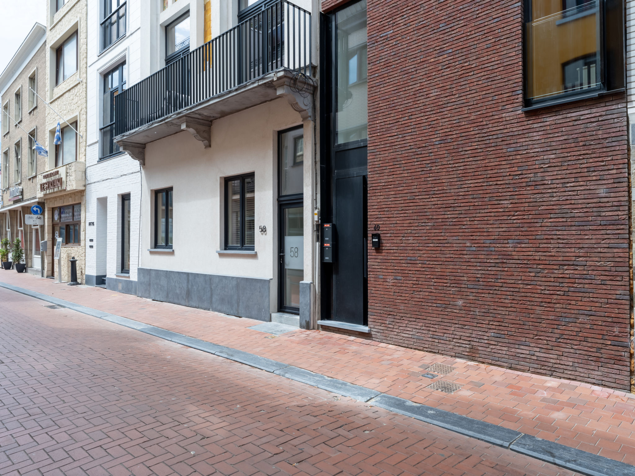 Petit Bordeaux with terrace-Dehors