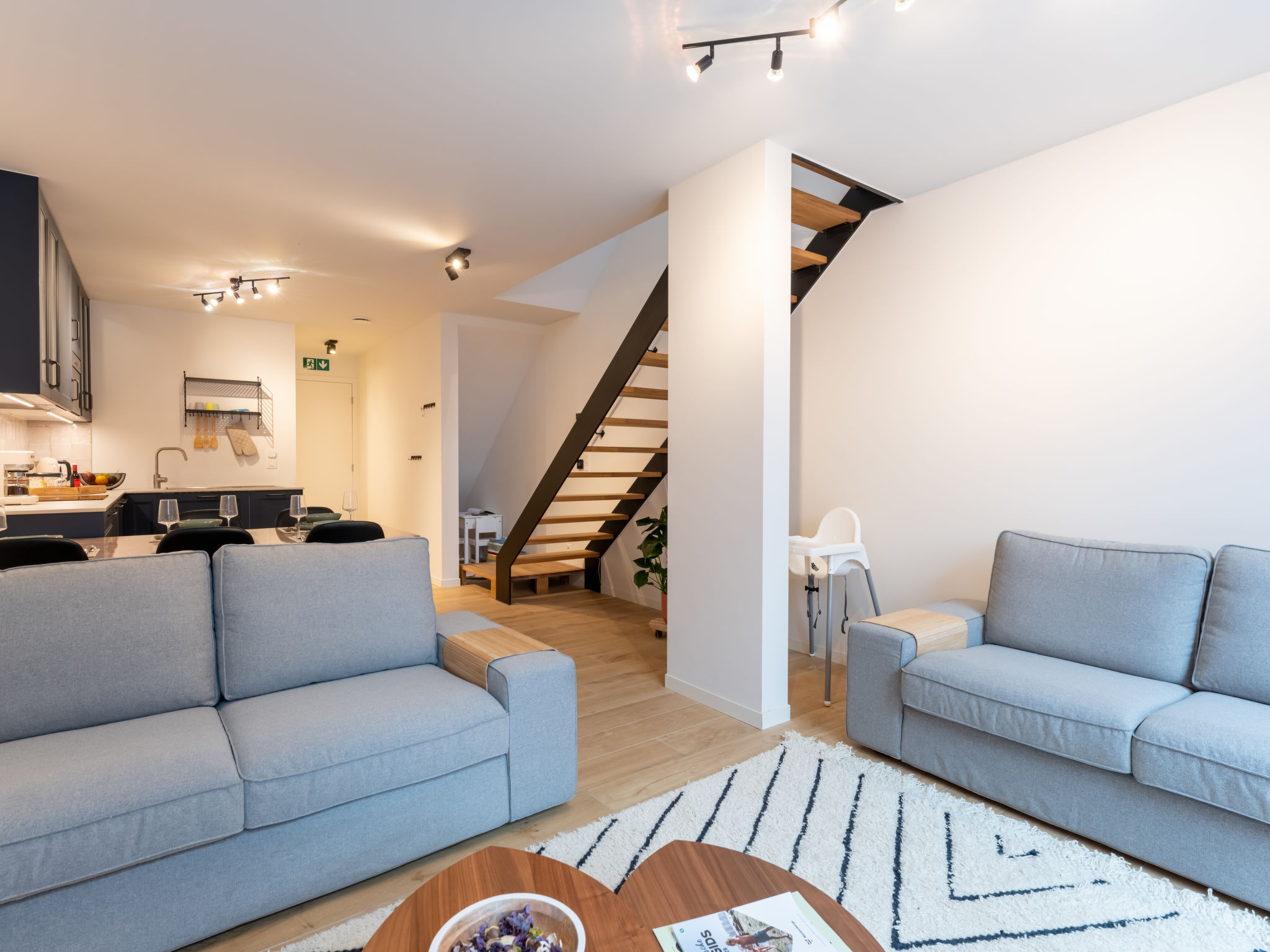 Petit Bordeaux with terrace-Dedans