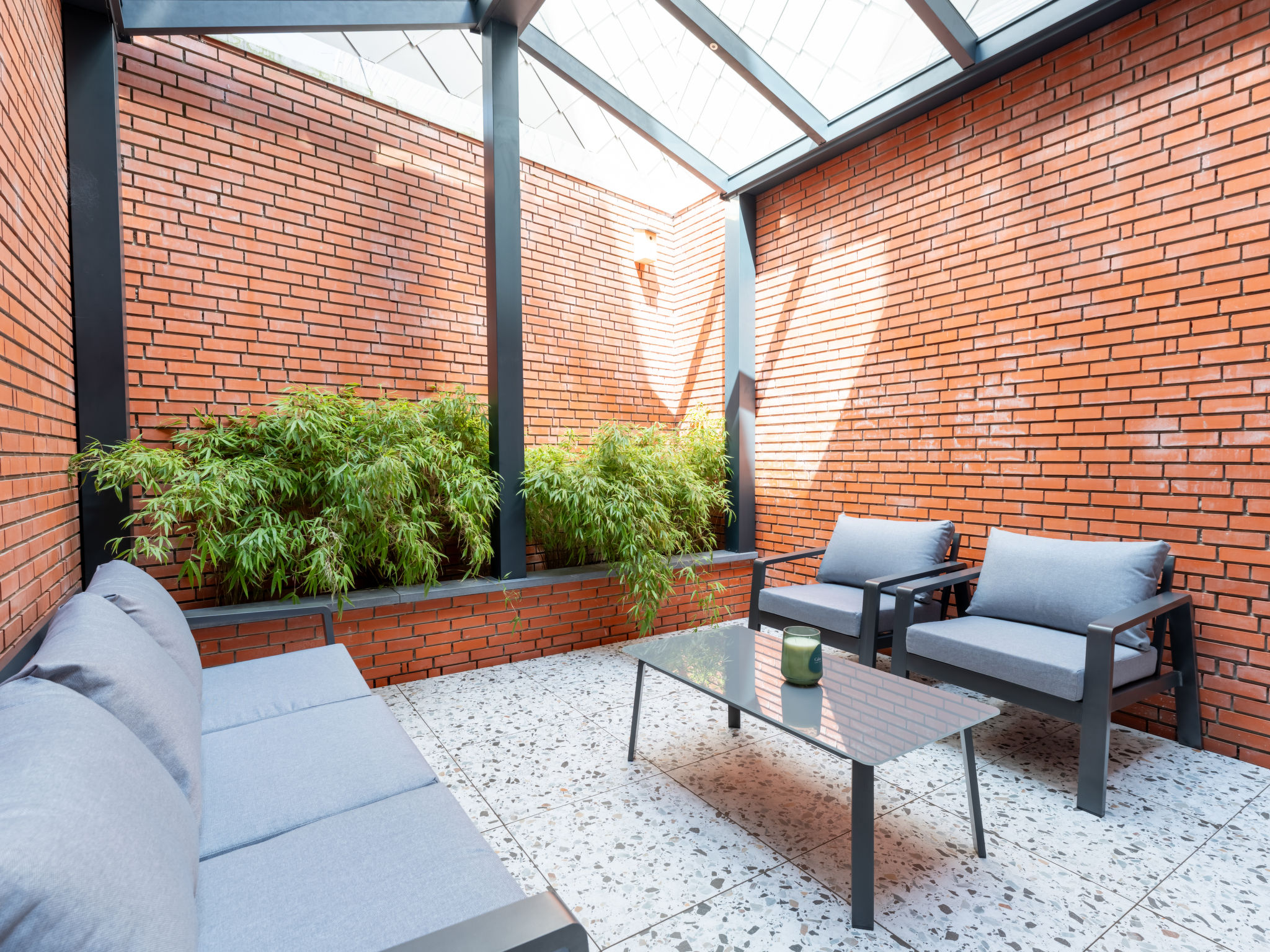 Petit Bordeaux with terrace-Dehors