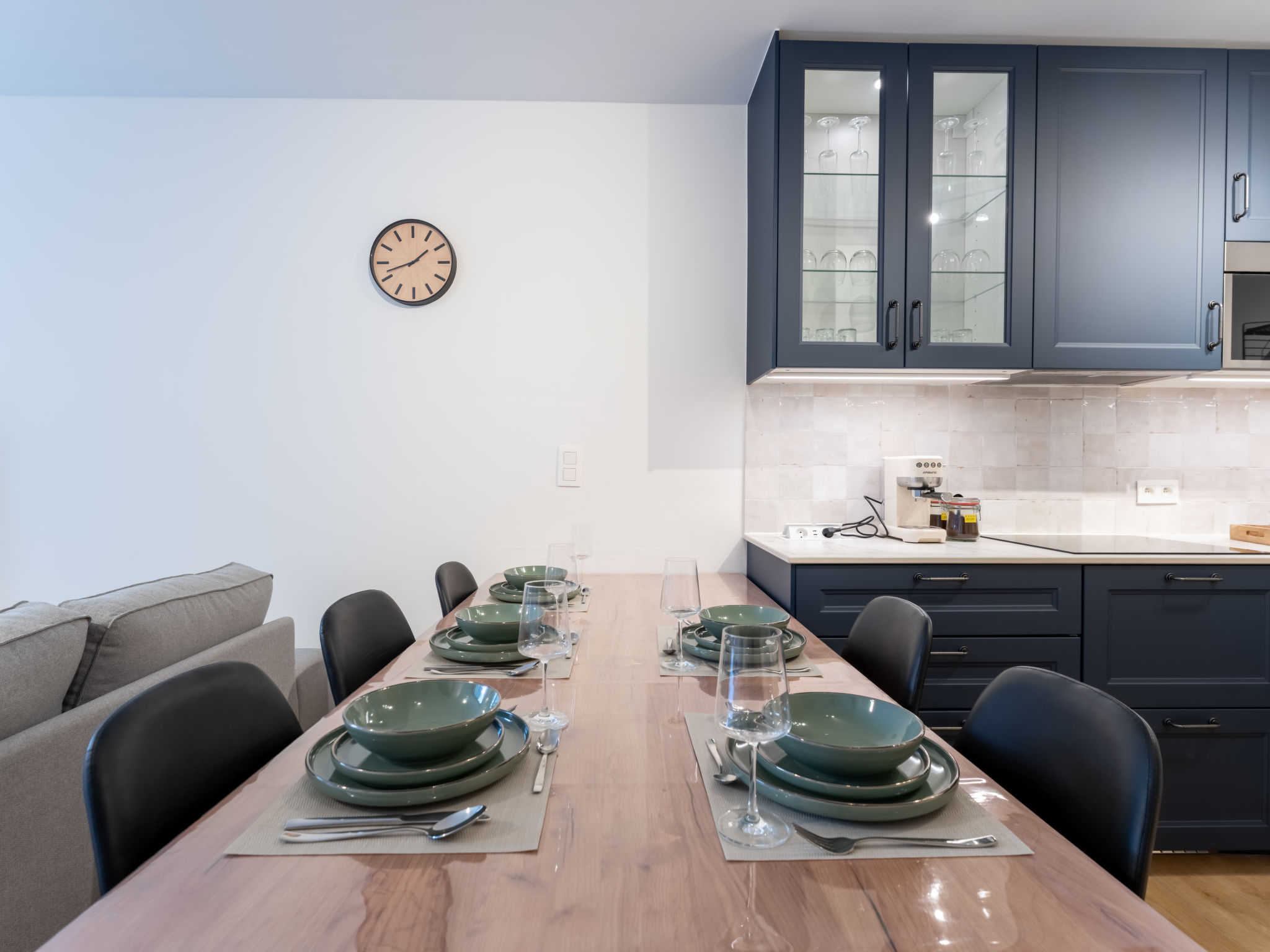 Petit Bordeaux with terrace-Dedans