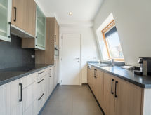 Ruim appartement met twee balkons, centrum Blankenberge op 350m van strand - thumbnail 4