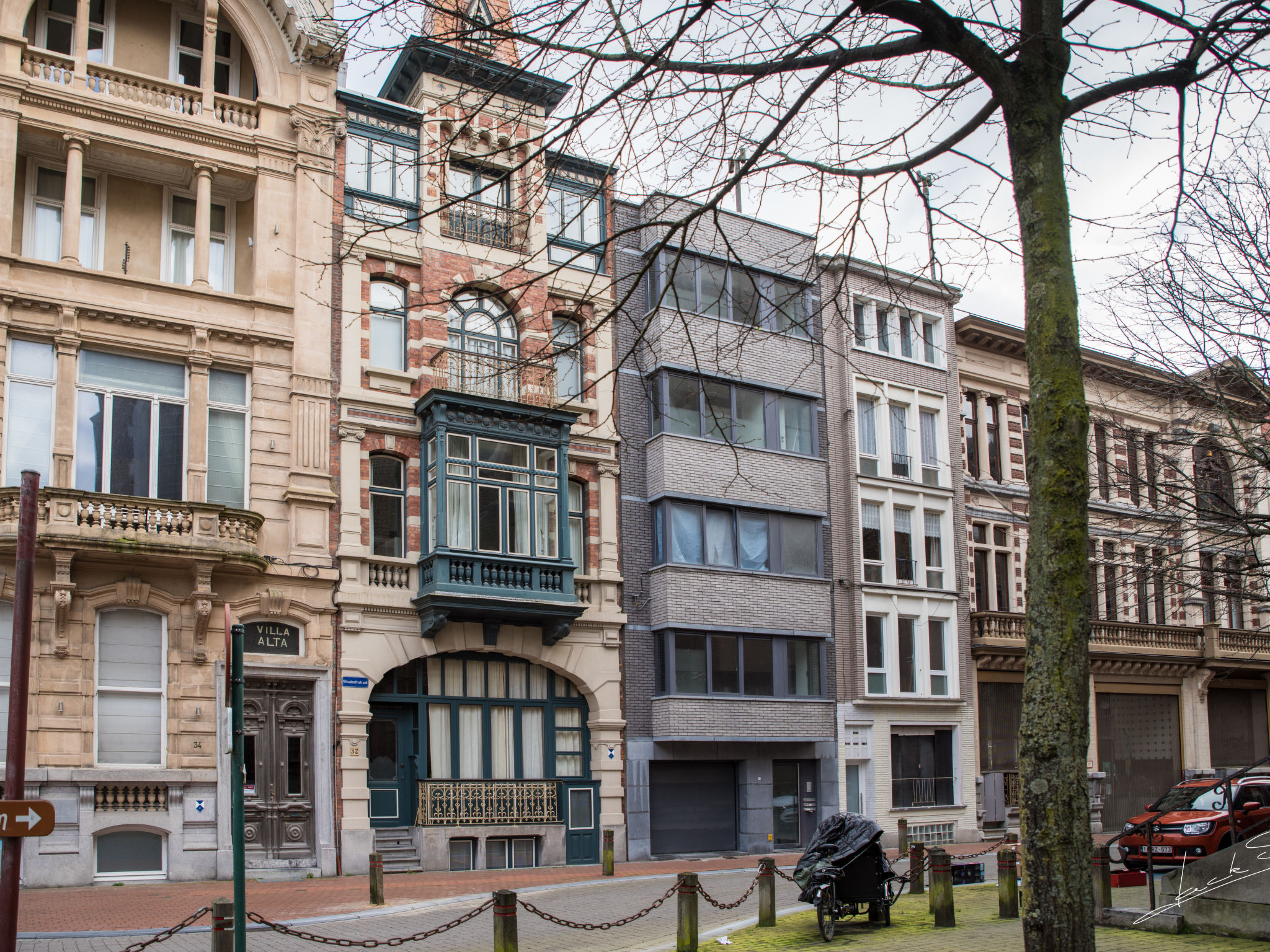 "Centrally located "Key Point", appartement 3-kamers 45 m2 op de 4e verdieping. Comfortabel en gezellig ingericht: woon-/eetkamer met Digitale TV, internationale TV-zenders en homecinema. 1 2-pers. ka..