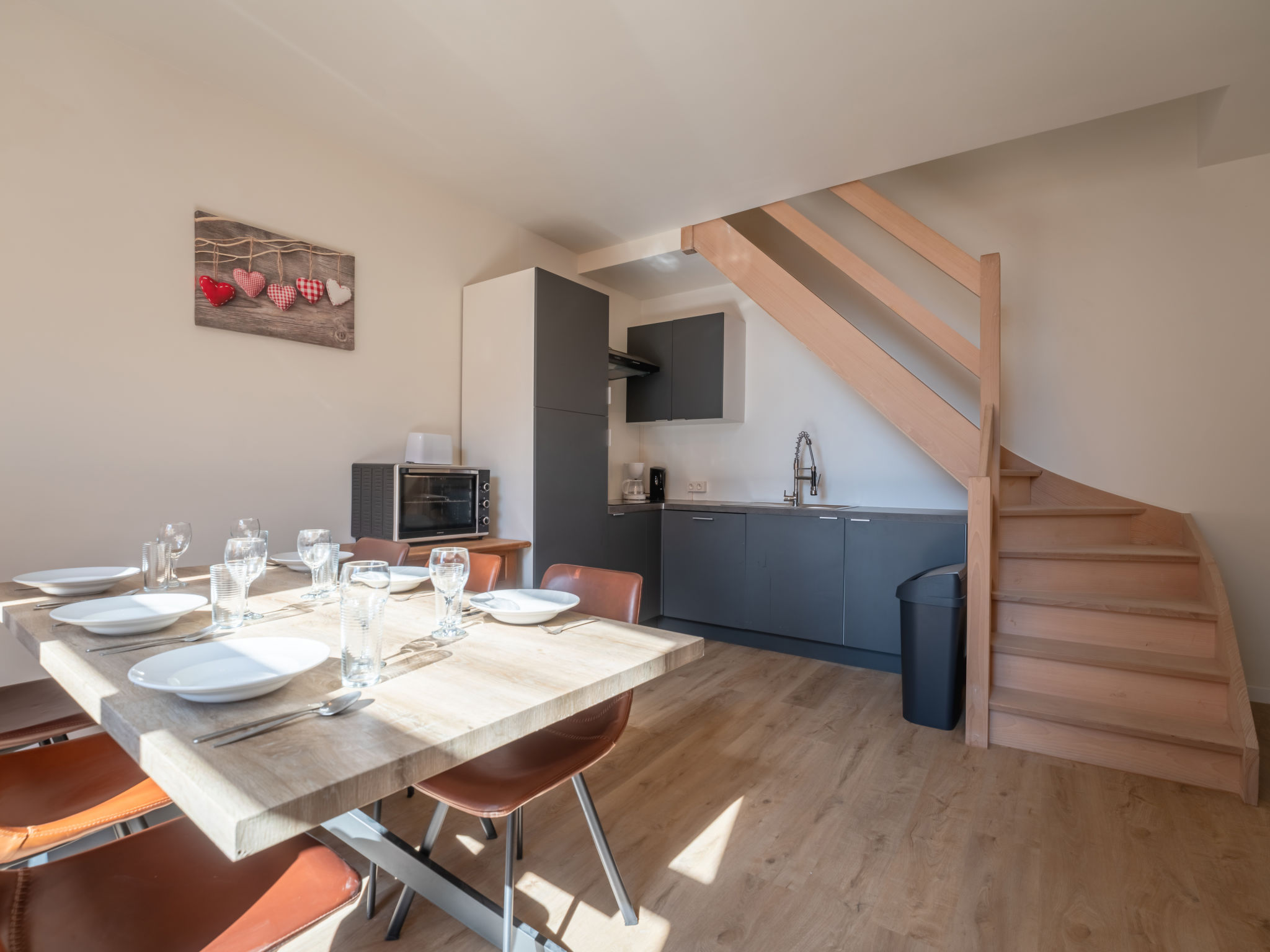 "Malecot II", appartement 4-kamers 125 m2 op de 2e verdieping. Comfortabel en gezellig ingericht: woonkamer met 1 divanbed (140 cm, lengte 200 cm), TV en internationale TV-zenders. Uitgang naar het ba..