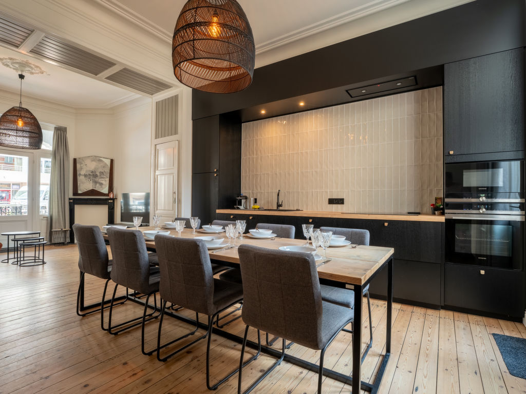 Historical and spacious 'Villa Amanda'