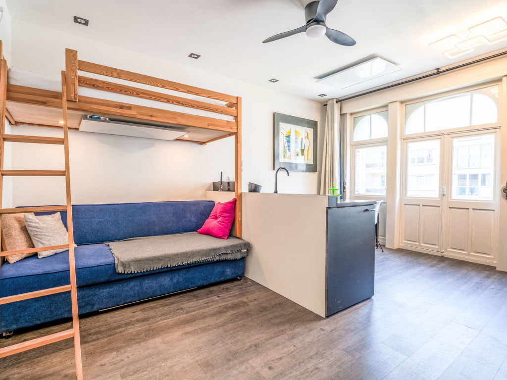 Centrally located 'Maris'