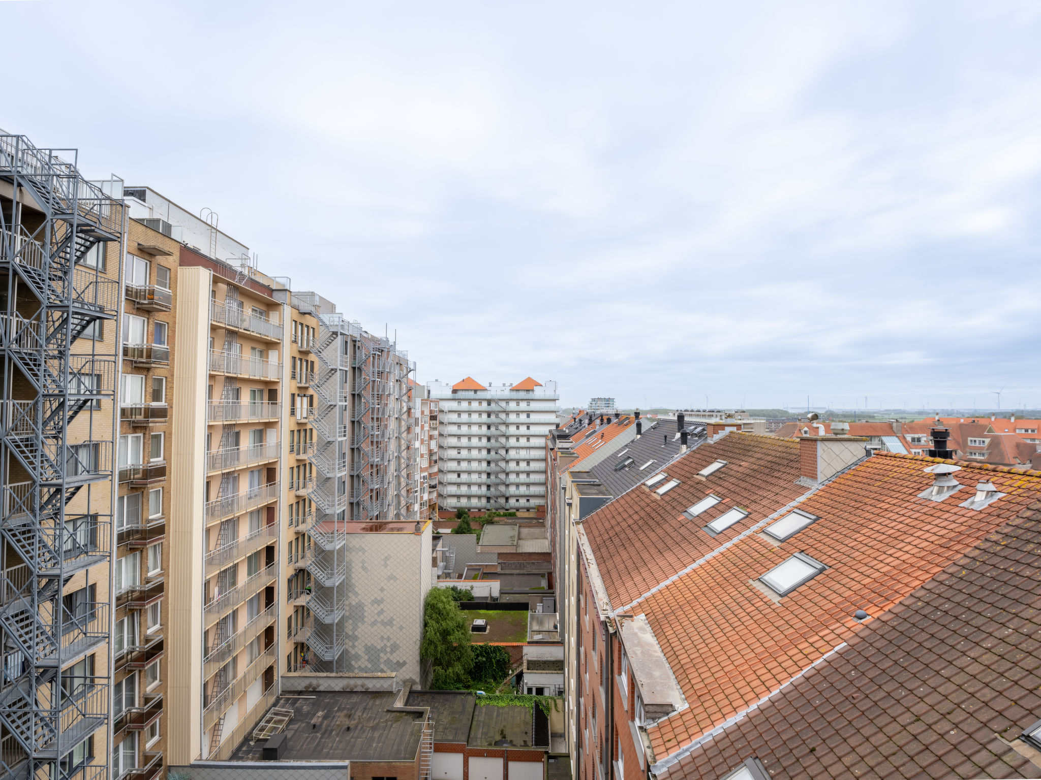 Amielie with lateral seaview - Draußen
