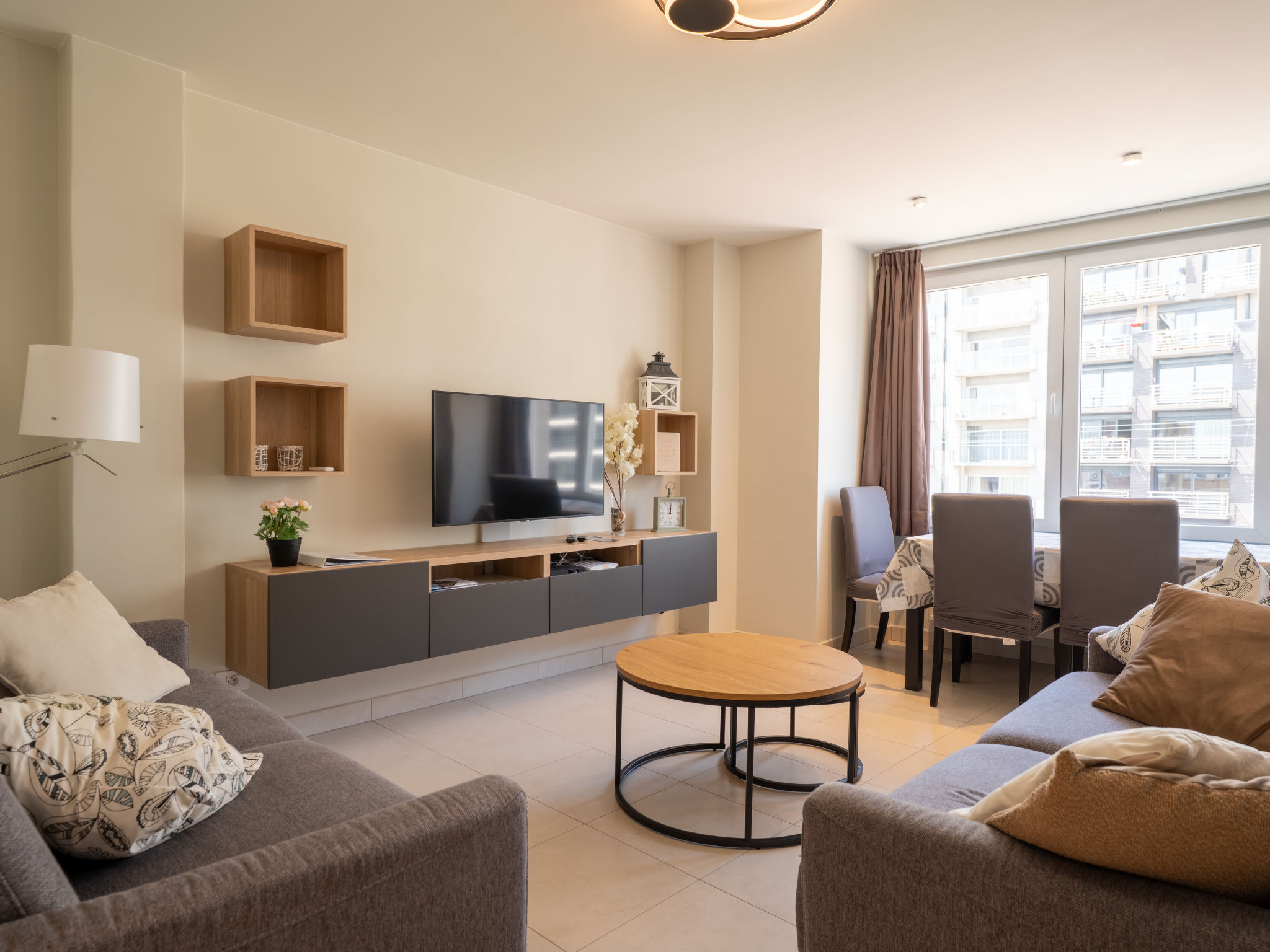 Ruzette Beach with parking-Inside