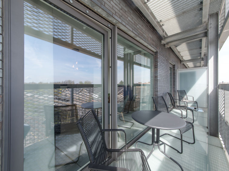 Search and Stay destination Blankenberge, Vlaams Gewest - Belgium from AU$ 240. Railway to the Beach