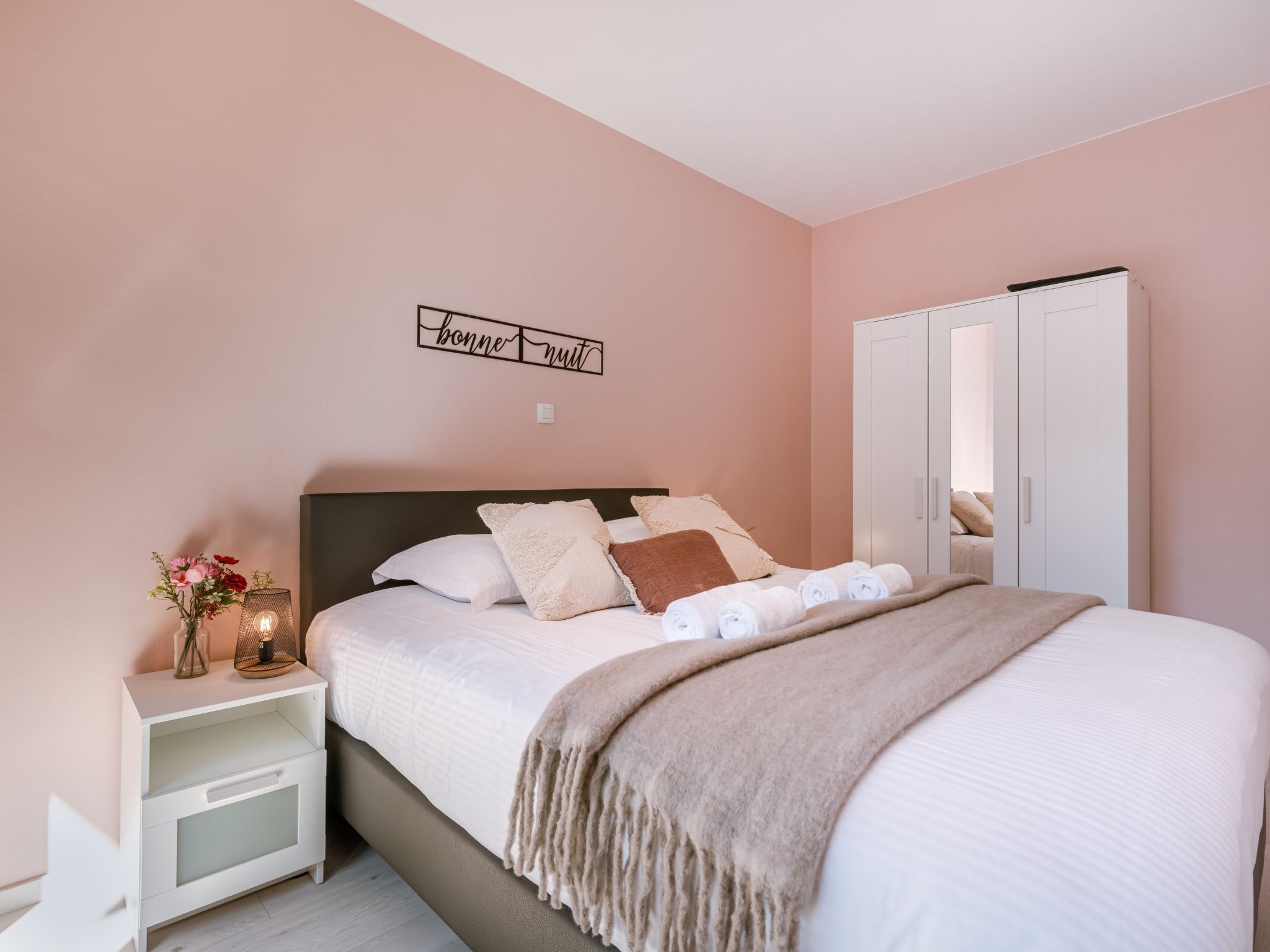 Trondjhem with seaview-Binnen