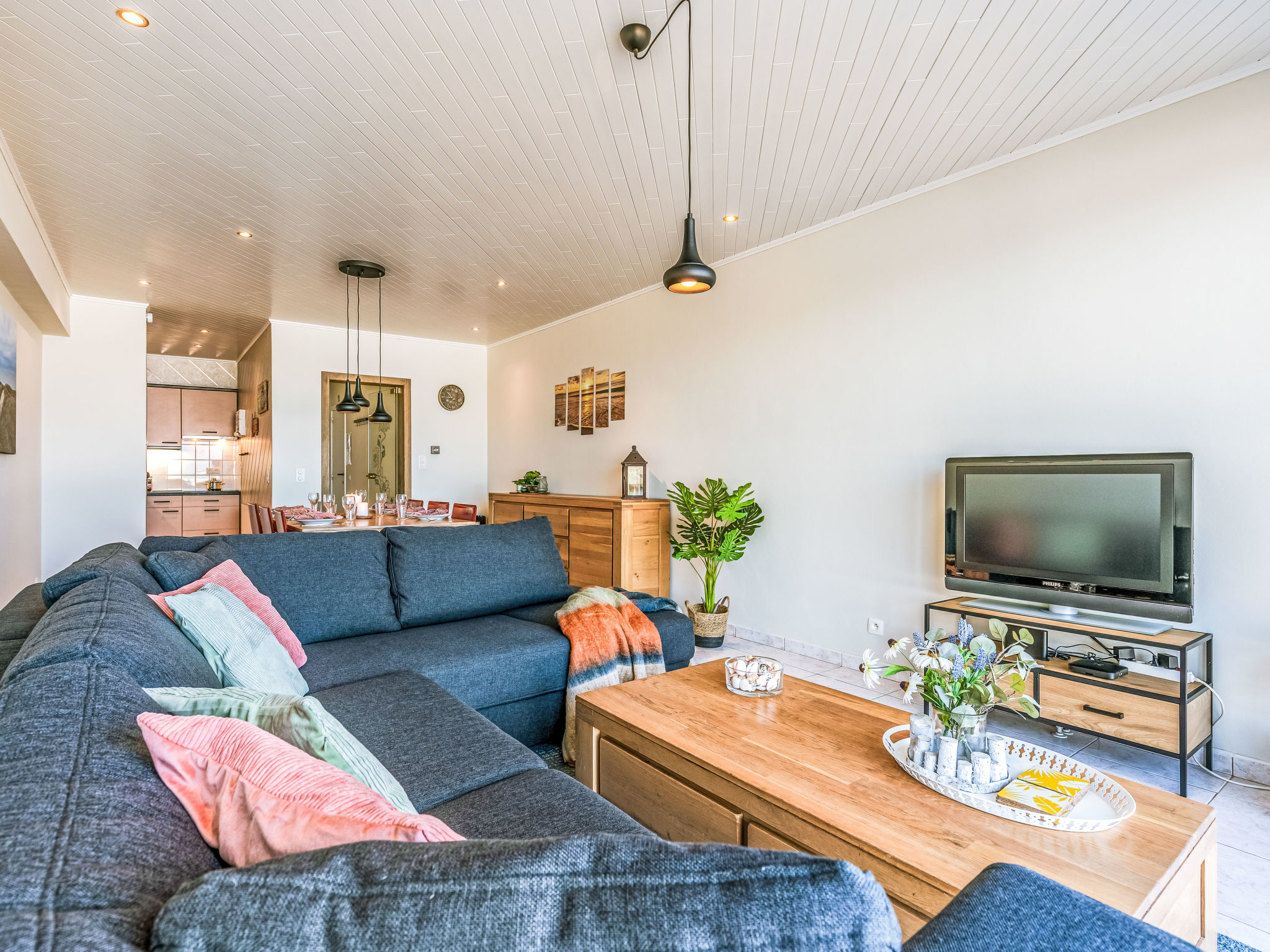 Trondjhem with seaview-Binnen