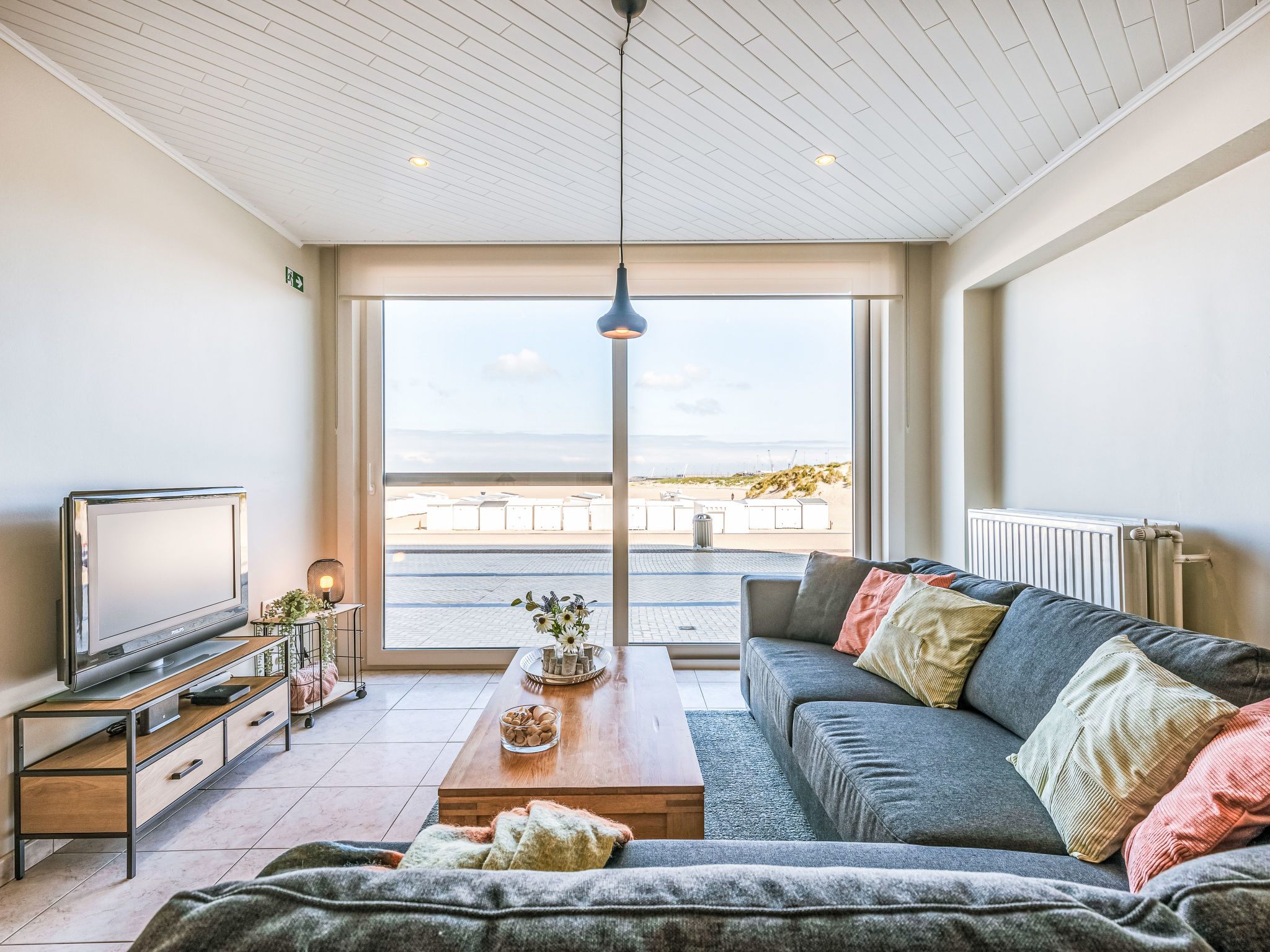 Trondjhem with seaview-Binnen