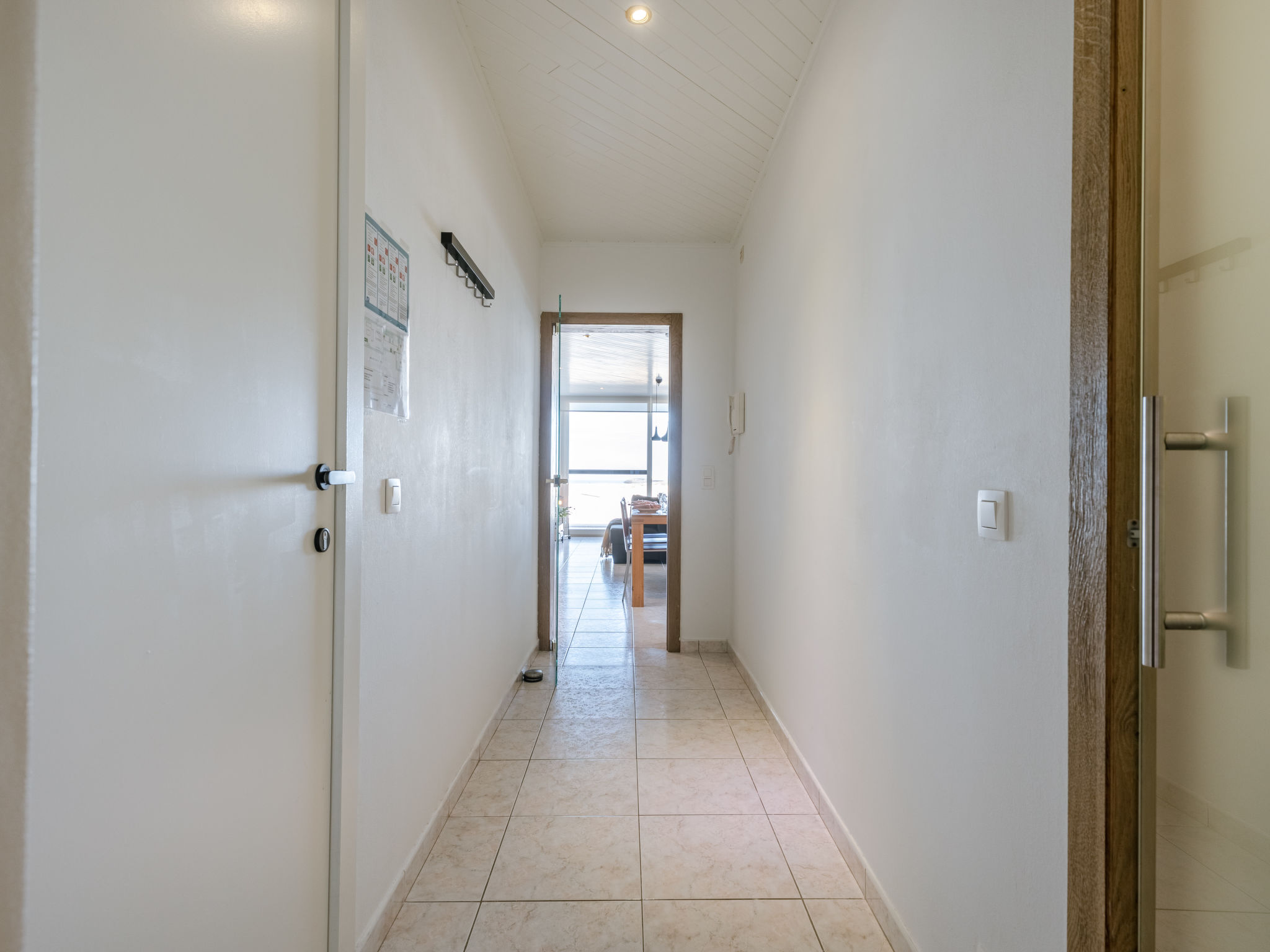 Trondjhem with seaview-Binnen