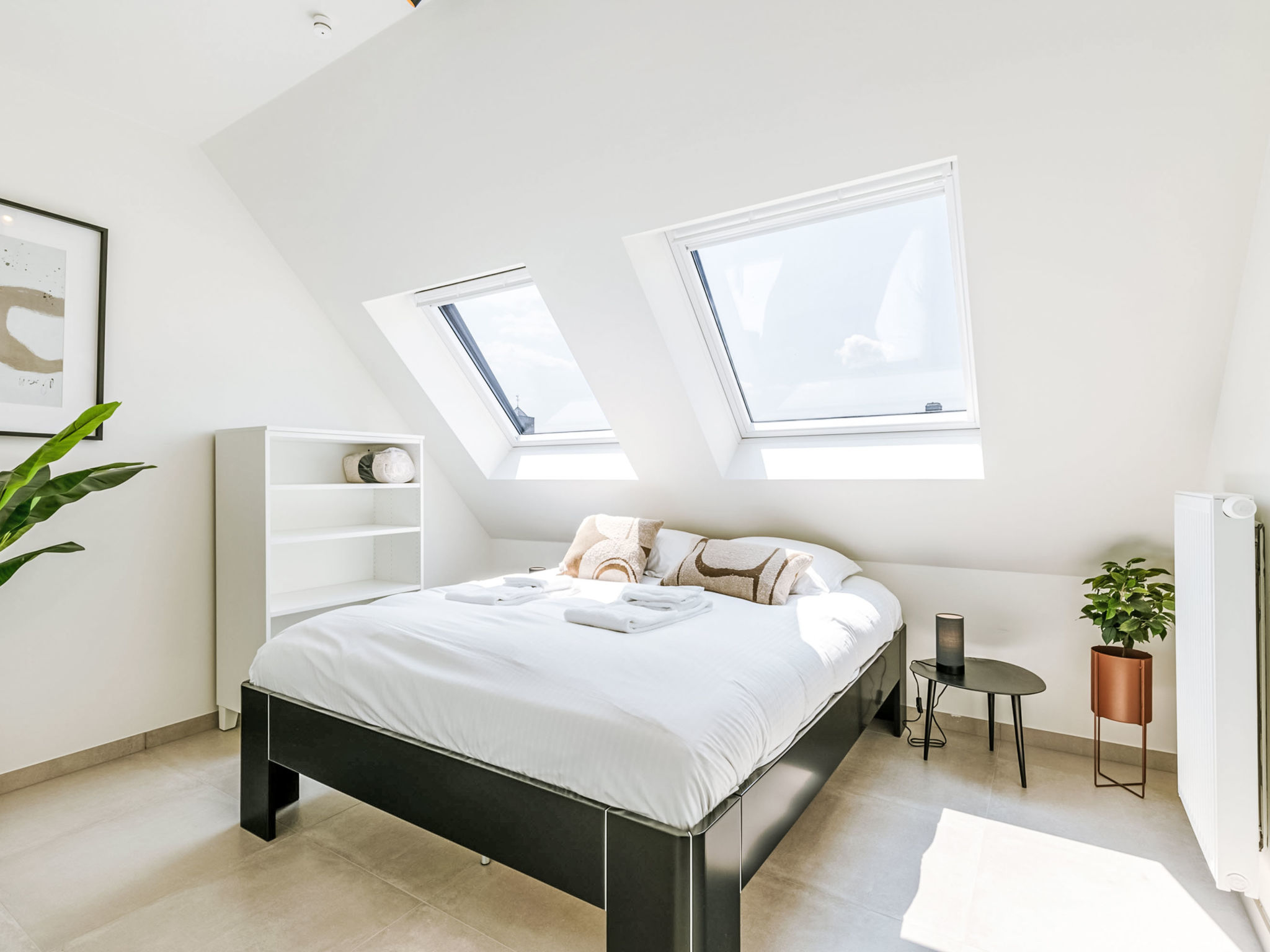 Central Coast with parking & balcony-Binnen