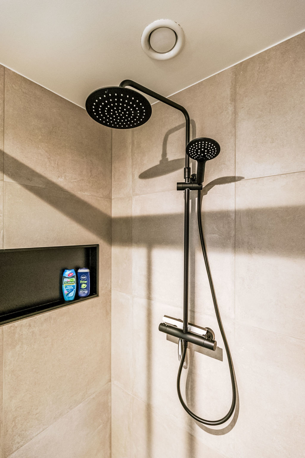 Central Coast with parking & balcony-Binnen