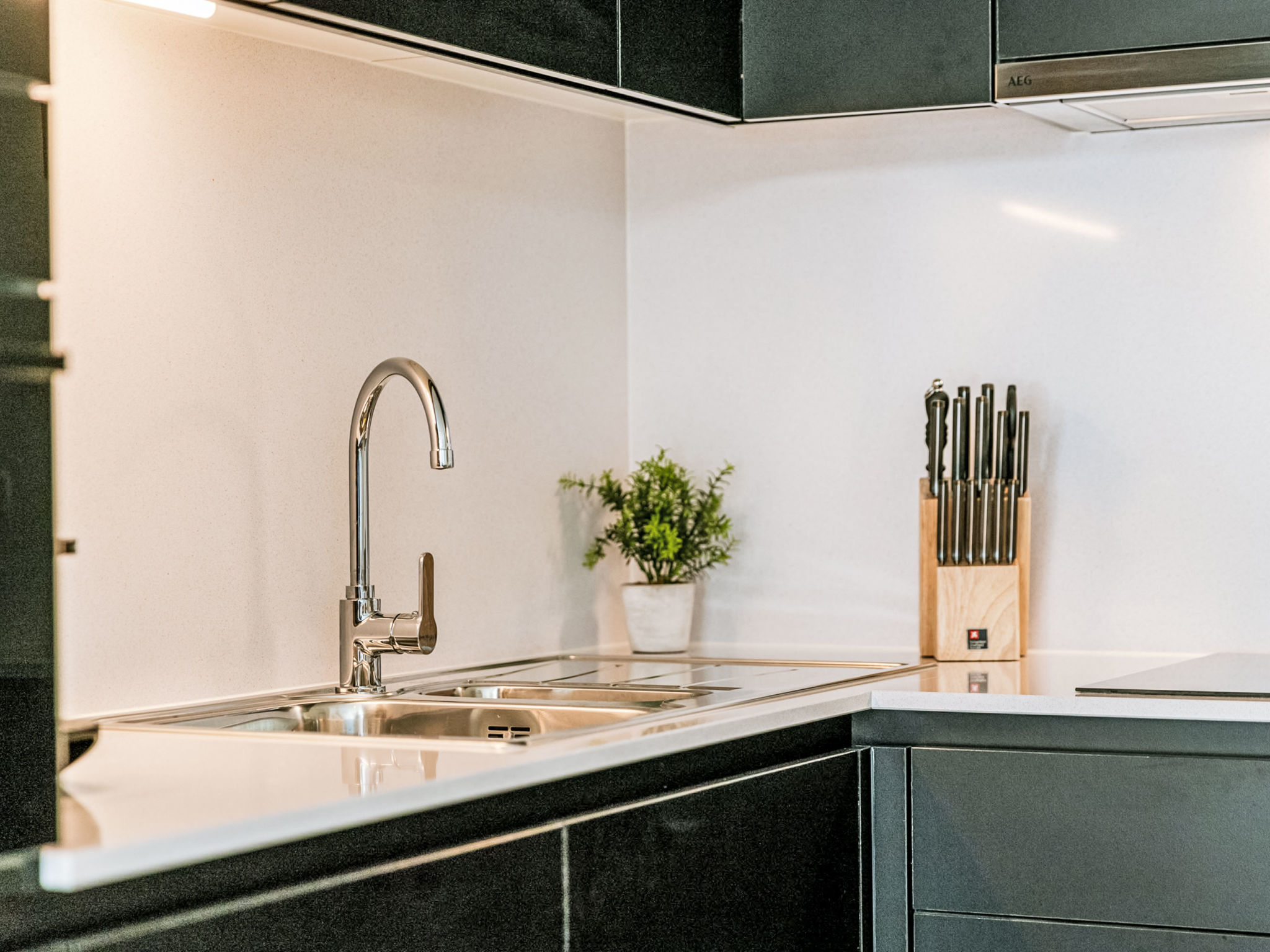 Central Coast with parking & balcony-Binnen