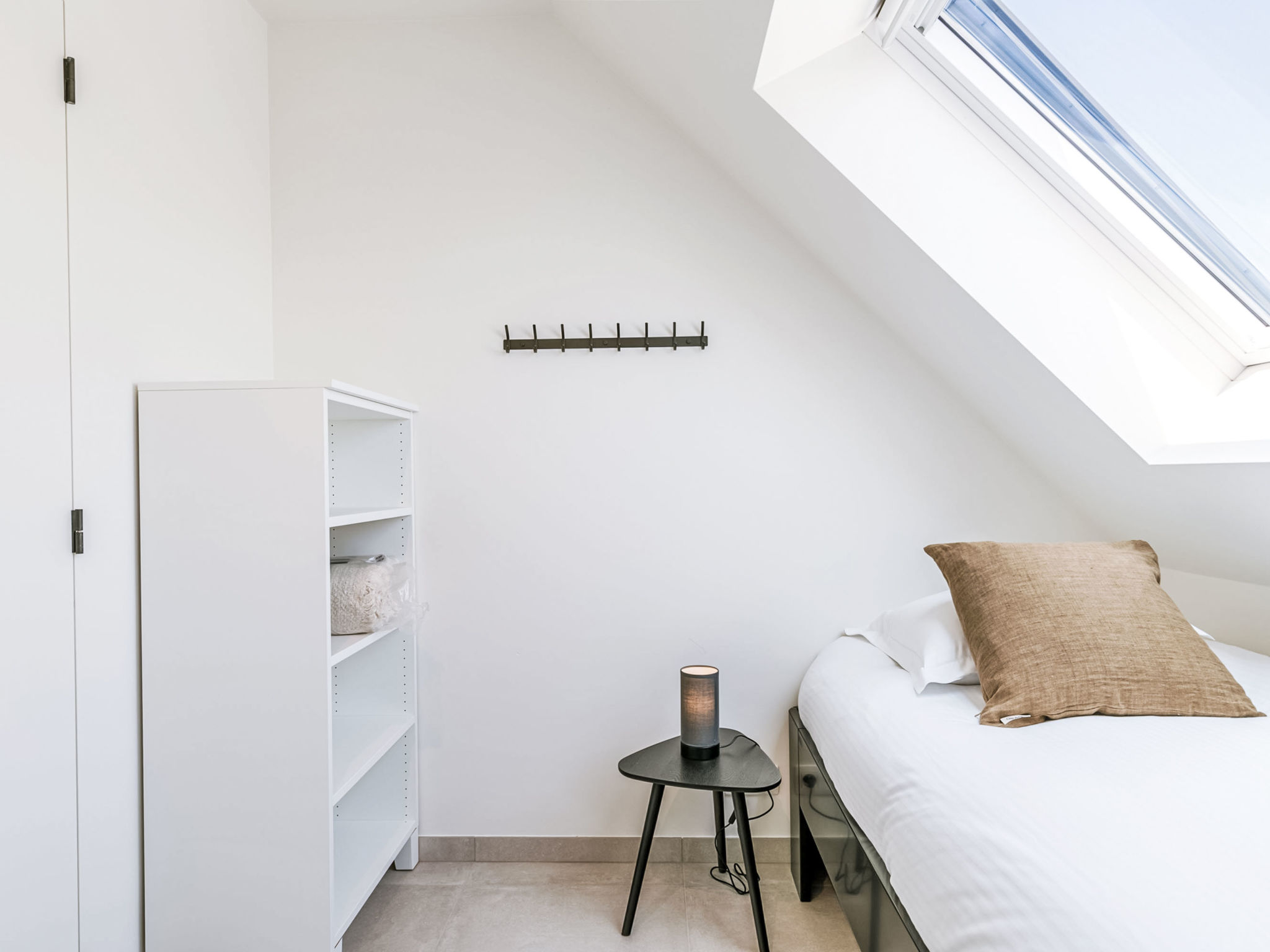 Central Coast with parking & balcony-Binnen