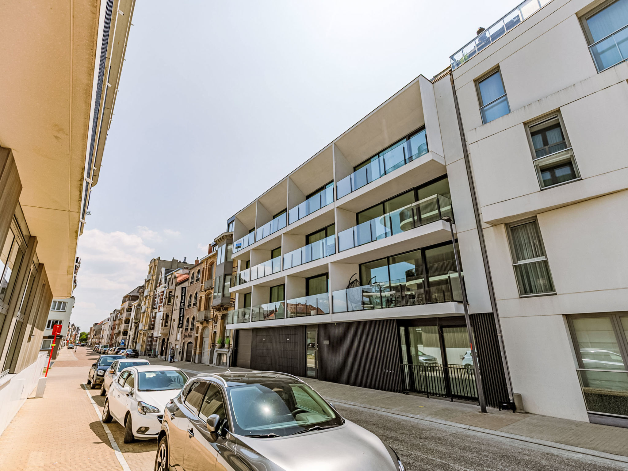 Central Coast with parking & balcony-Buiten