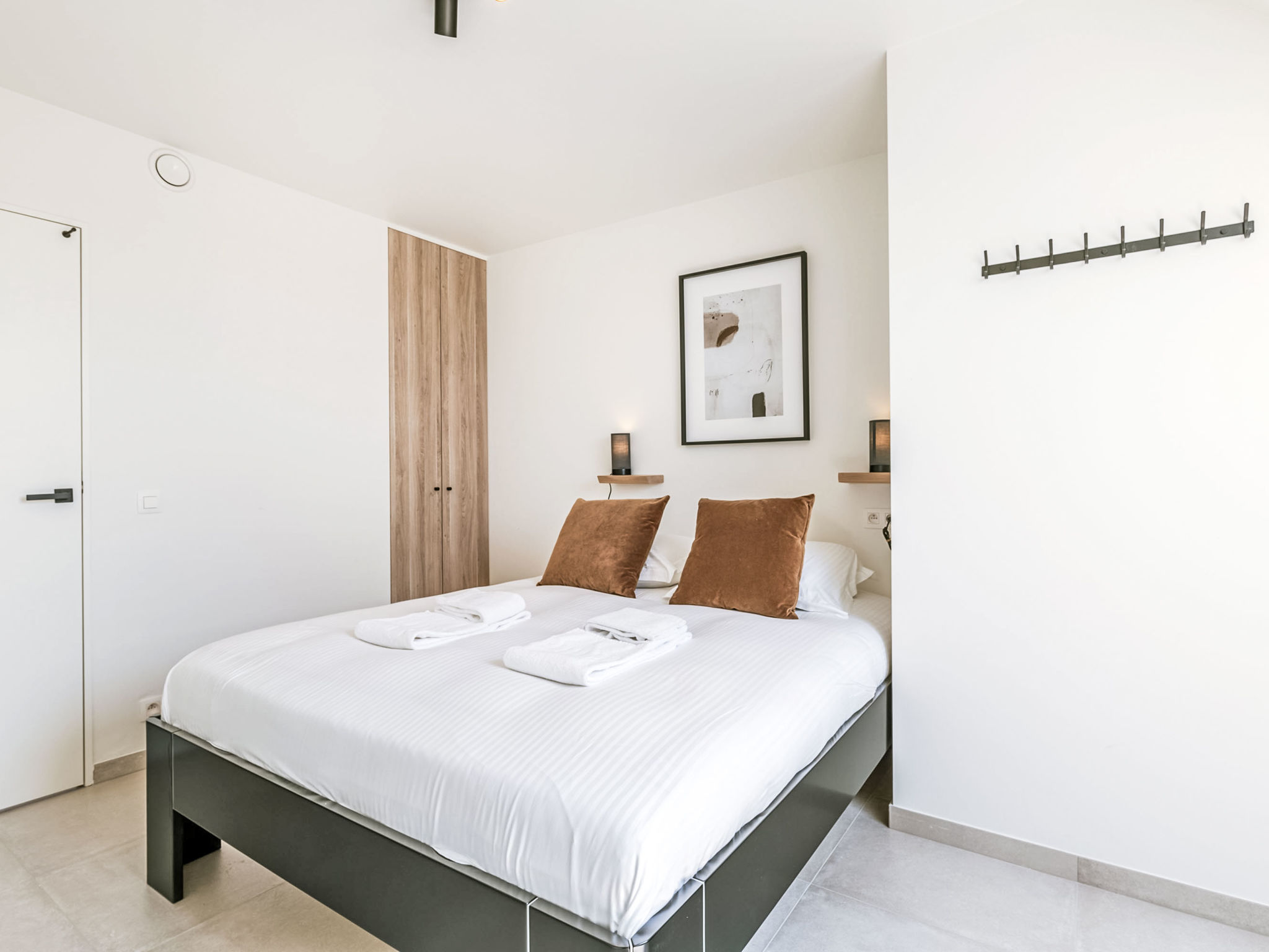 Central Coast with parking & balcony-Binnen