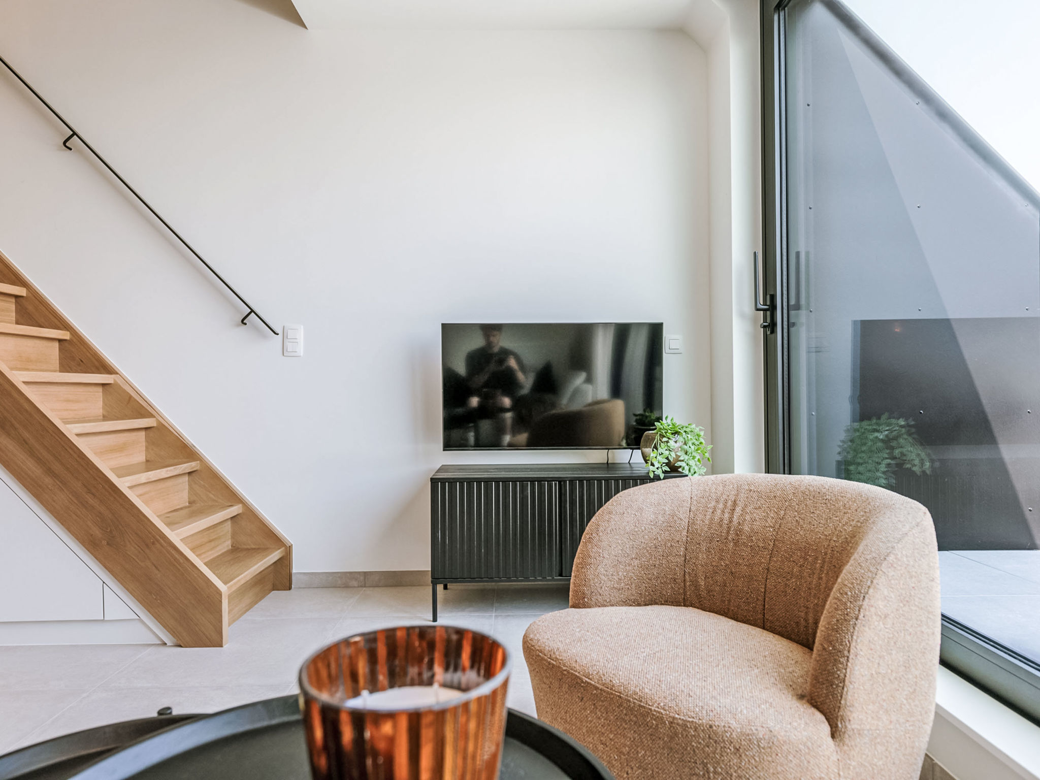 Central Coast with parking & balcony-Binnen