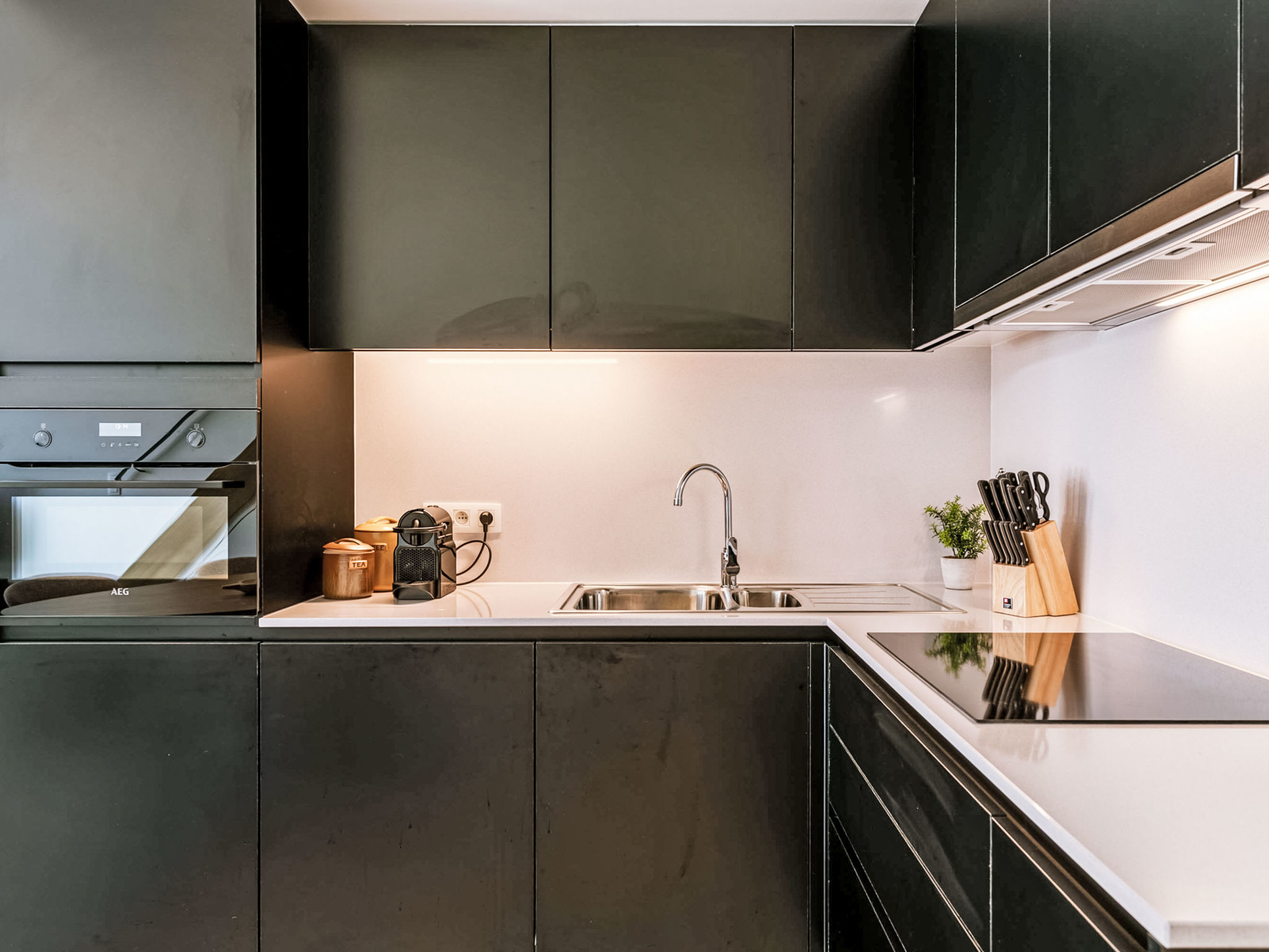 Central Coast with parking & balcony-Binnen