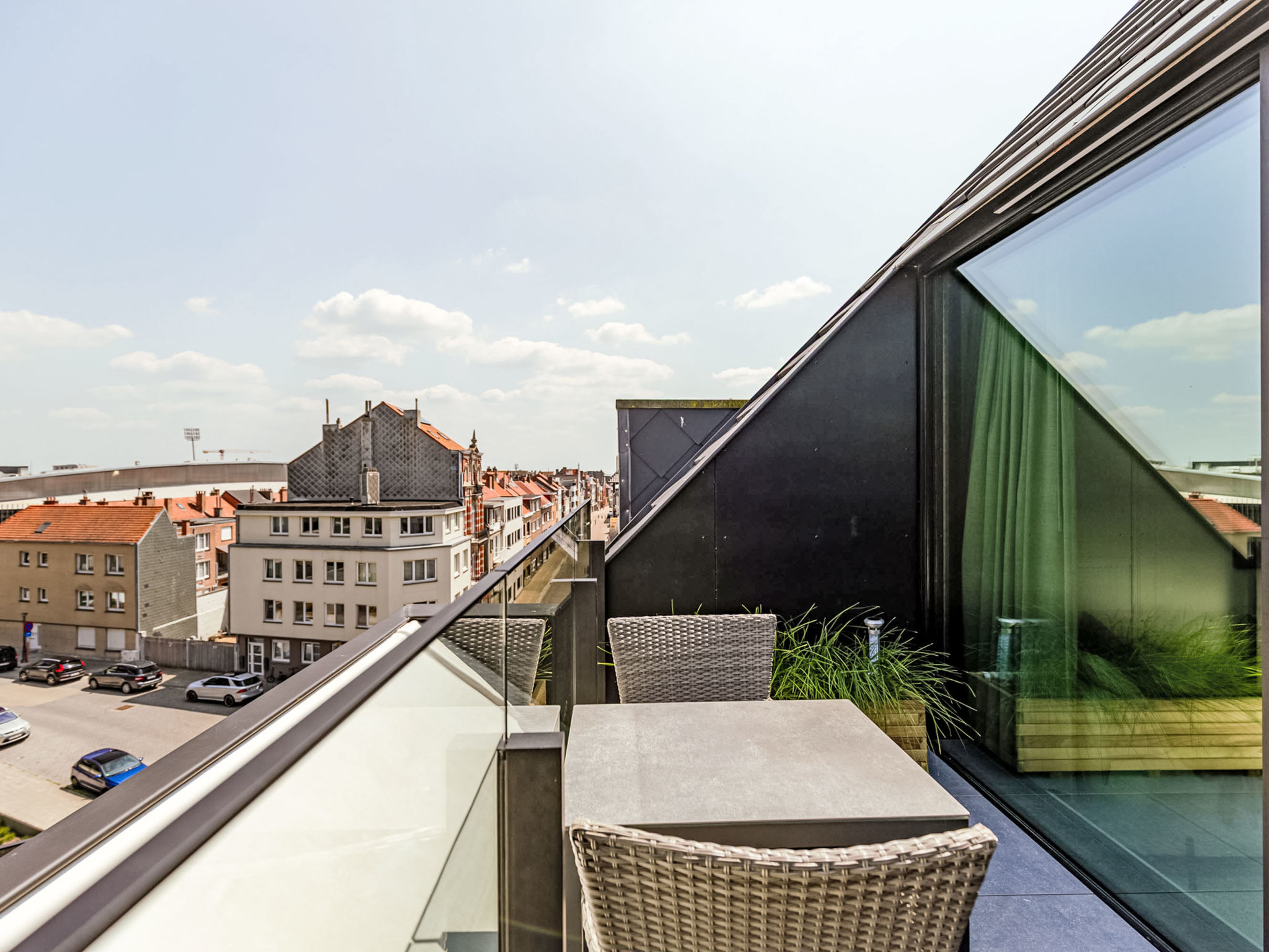 Central Coast with parking & balcony-Buiten