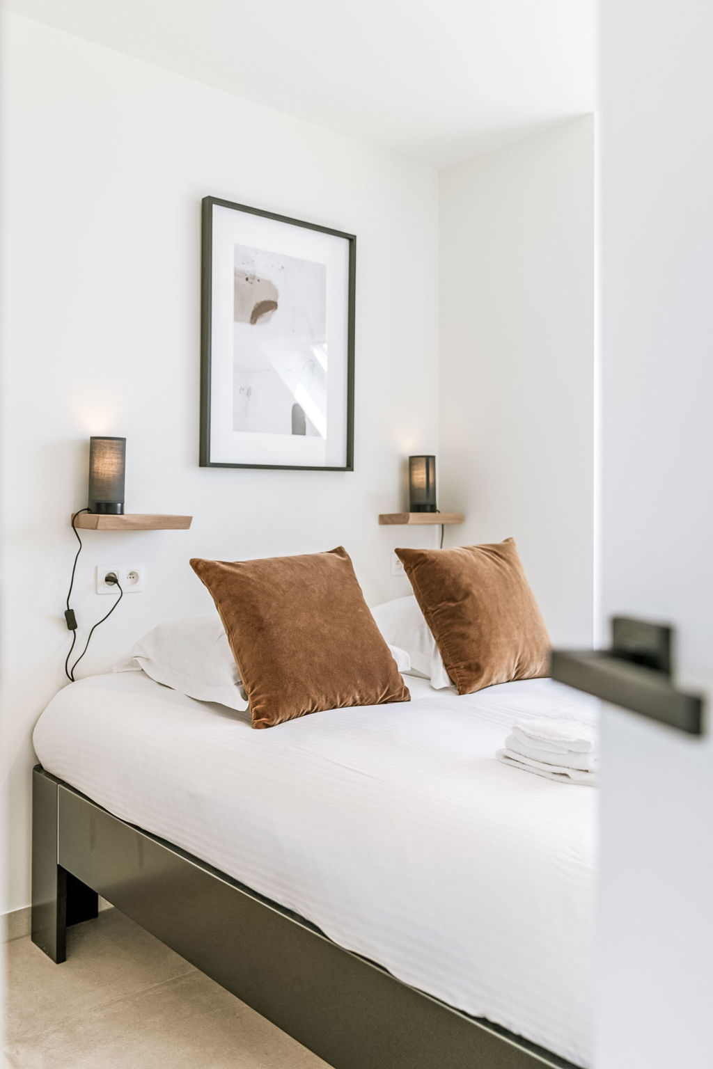 Central Coast with parking & balcony-Binnen