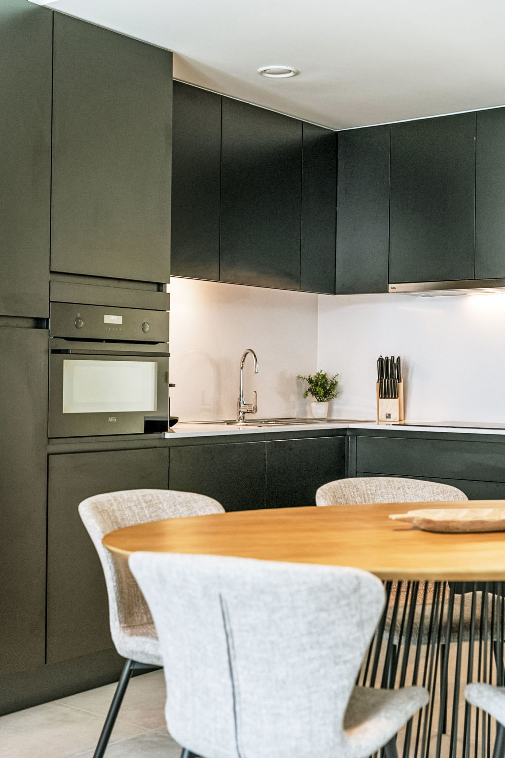 Central Coast with parking & balcony-Binnen