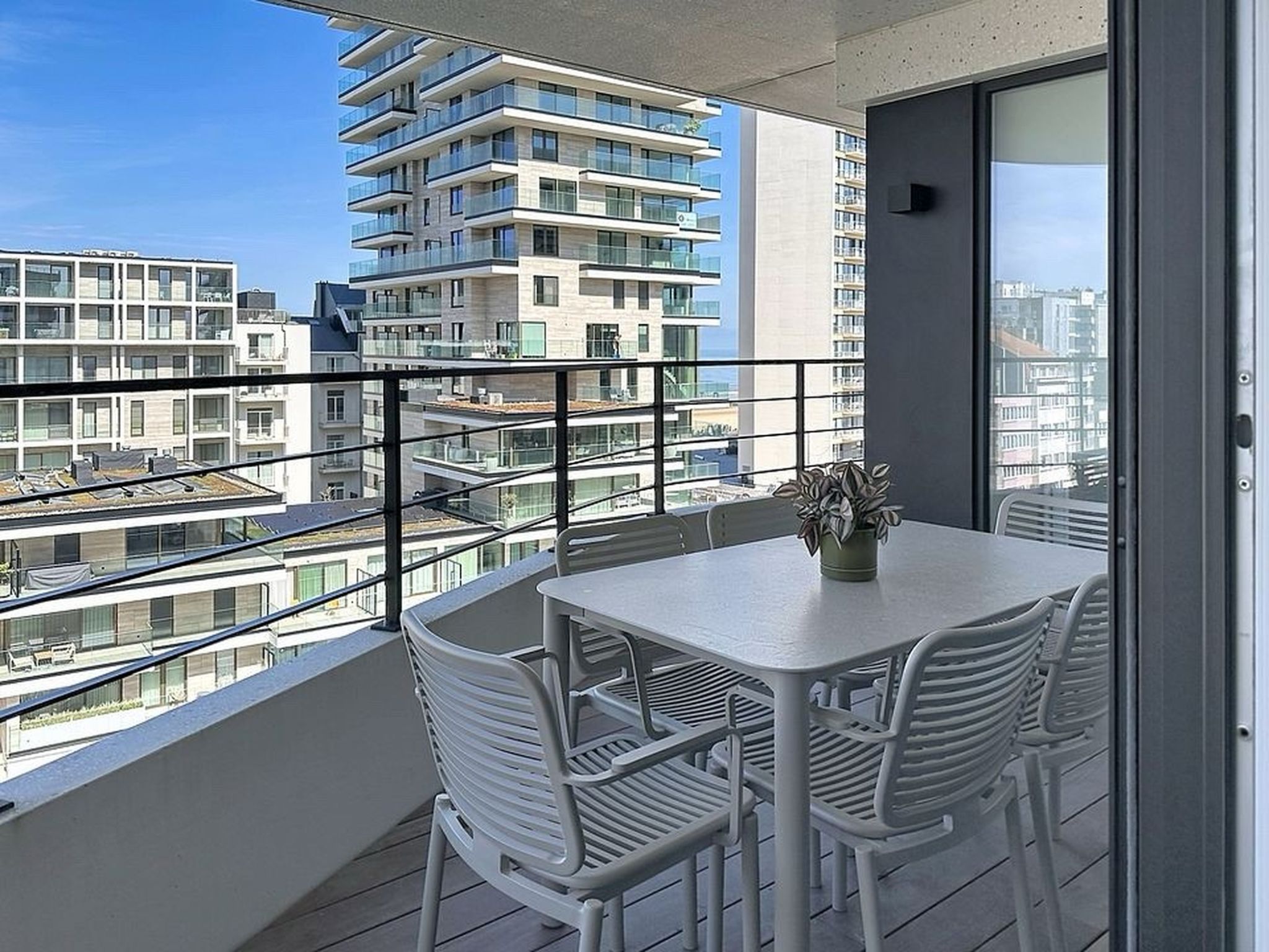 The Waves with parking