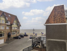 Knusse studio voor 2 met zijdelings zeezicht, direct aan het strand van De Haan - thumbnail 6