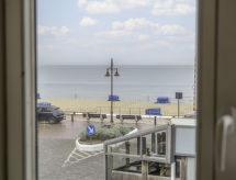 Knusse studio voor 2 met zijdelings zeezicht, direct aan het strand van De Haan - thumbnail 2