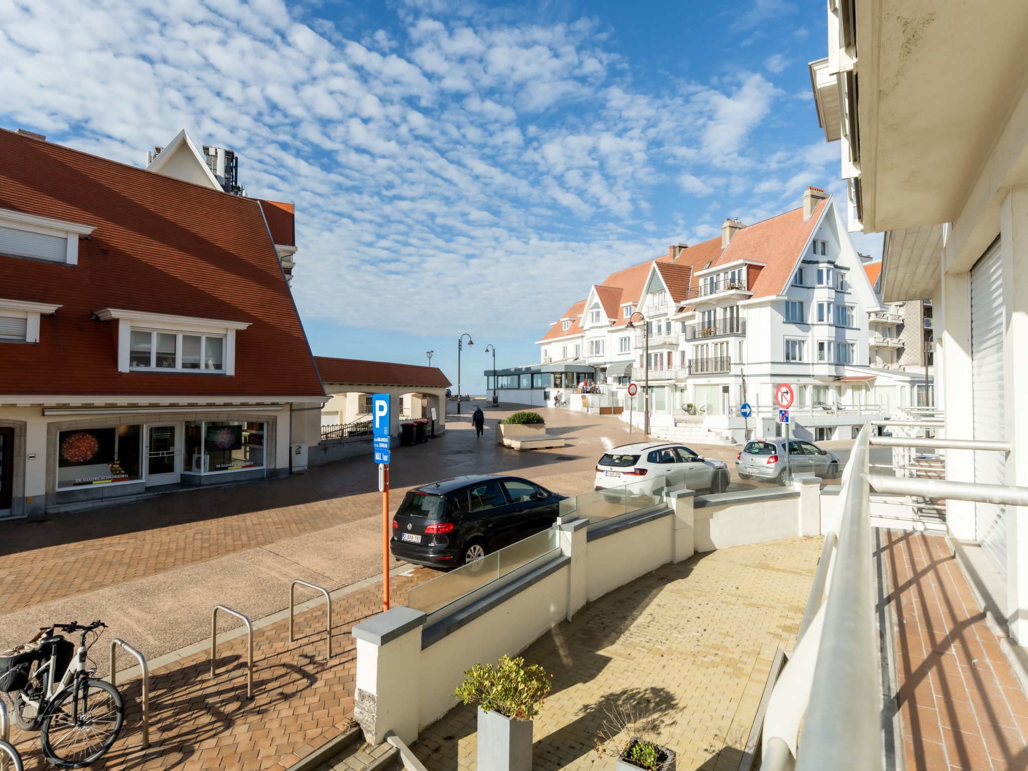 Marie Antoinette-Outside