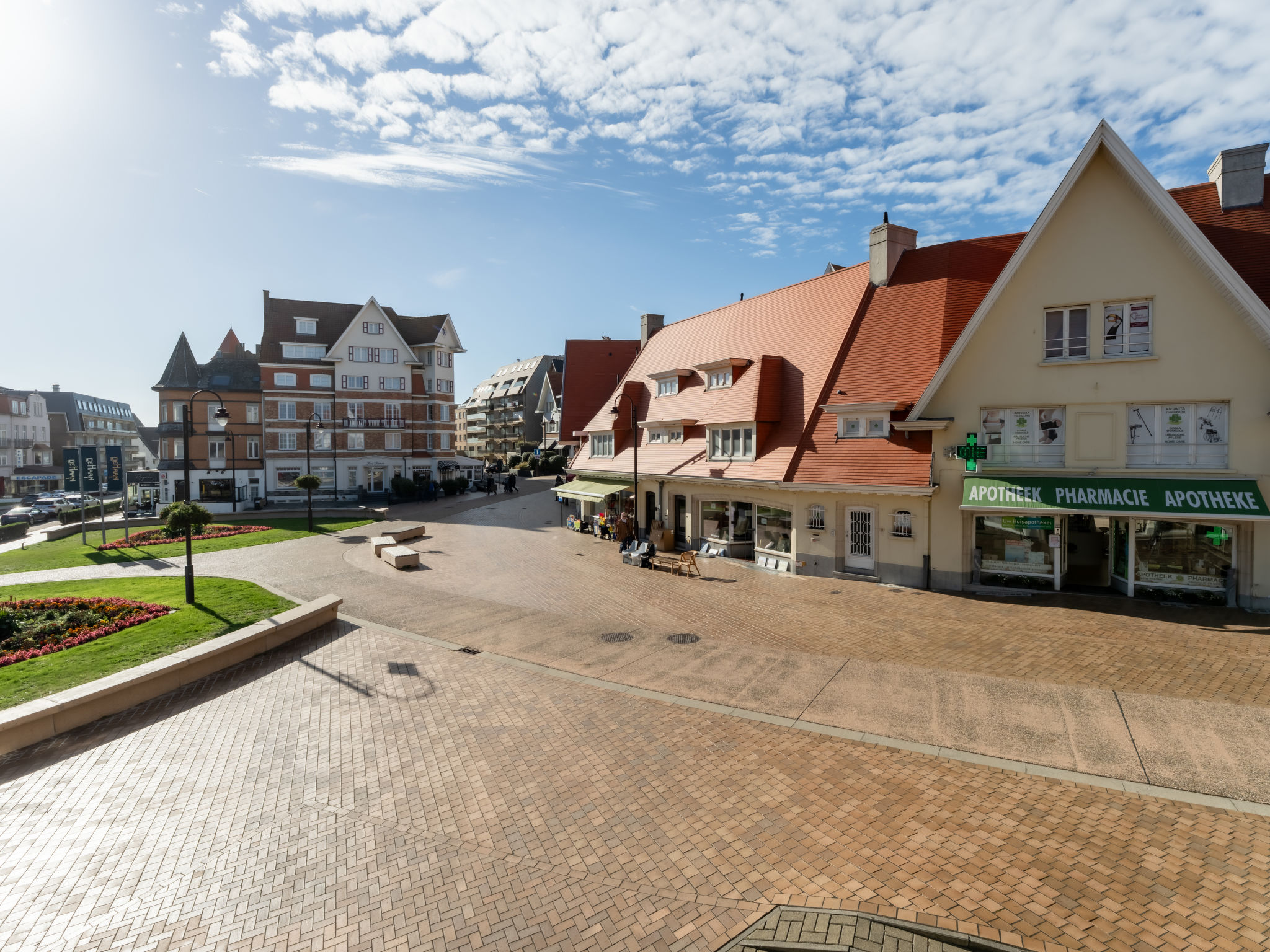 Marie Antoinette-Outside