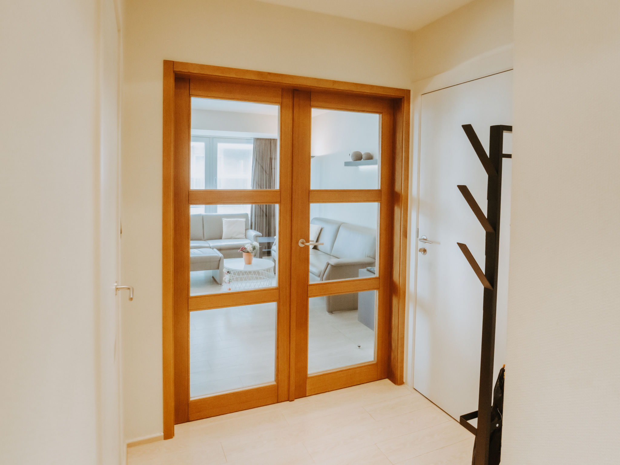 Photo of Goethe close to the beach