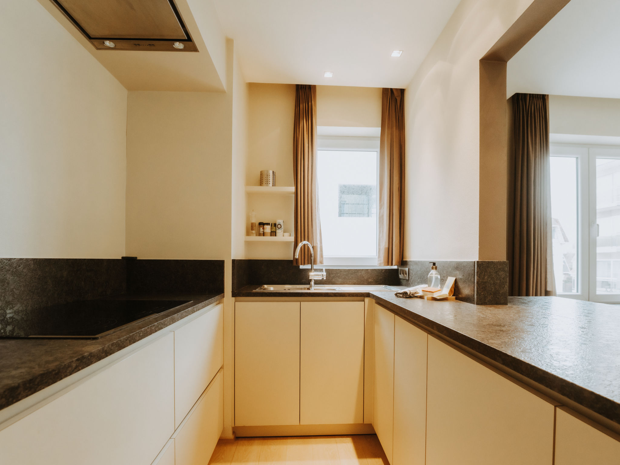 Photo of Goethe close to the beach