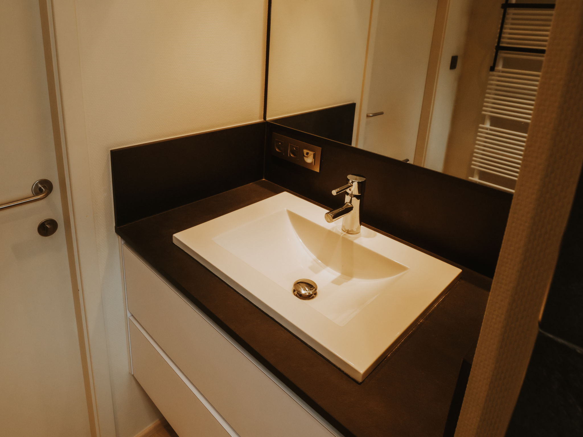 Photo of Goethe close to the beach