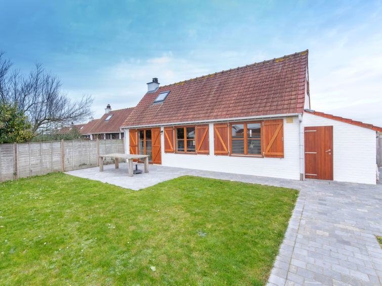 "Polderhuis 78 parking and shared pool", 3-Zimmer-Haus 70 m2 auf 2 Stockwerken. Objekt geeignet für 2 Erwachsene + 3 Kinder. Eingang mit sep. WC. Wohn-/Esszimmer mit Esstisch, TV und Internationale T..