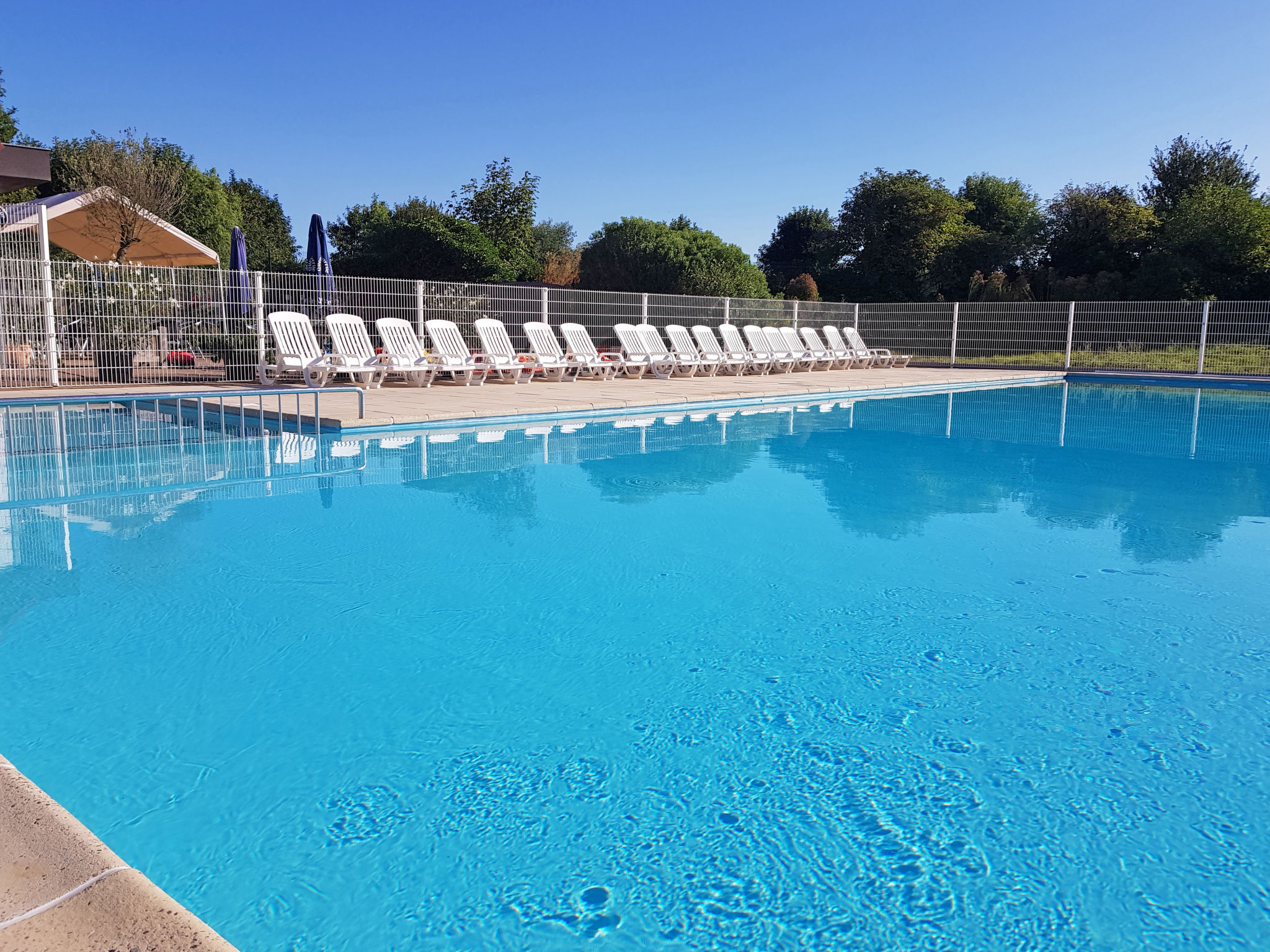Polderhuis 9 parking and shared pool-Draußen