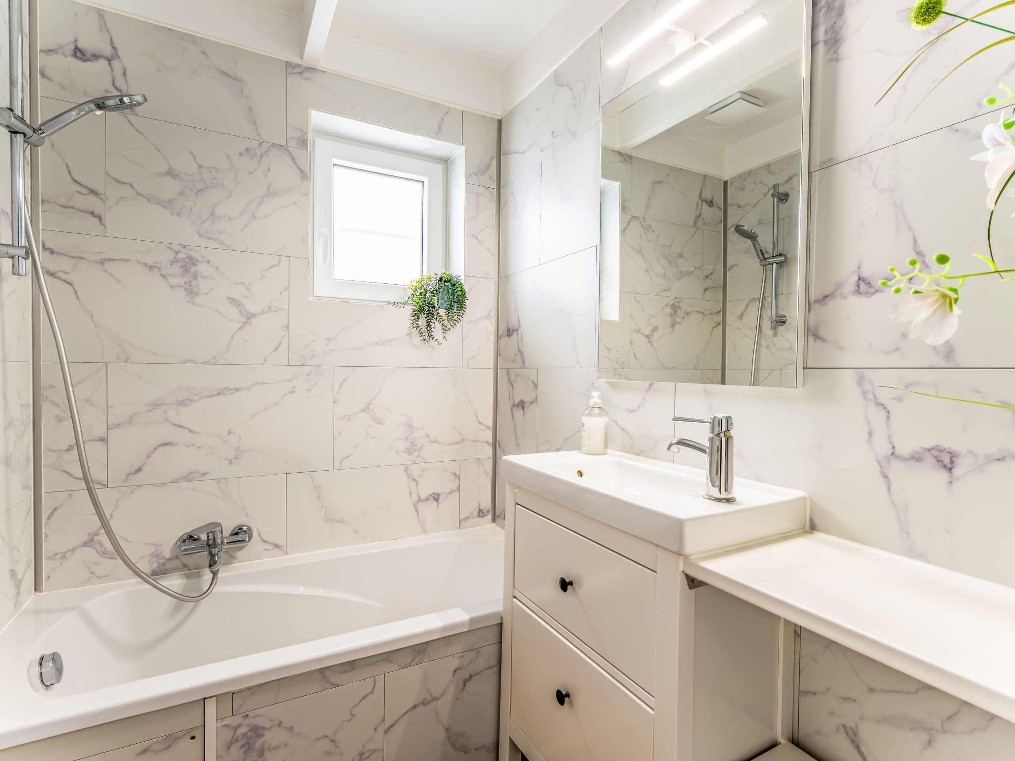 Photo of Alice Blue with airco & shared pool