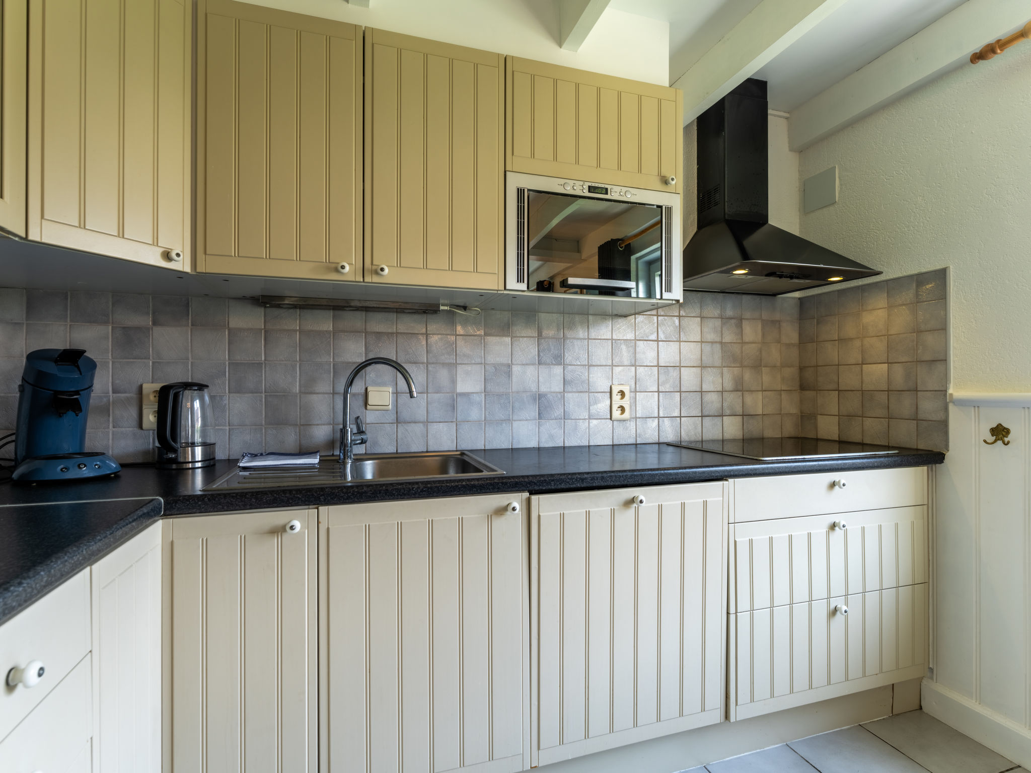 Photo of Alice Blue with airco & shared pool