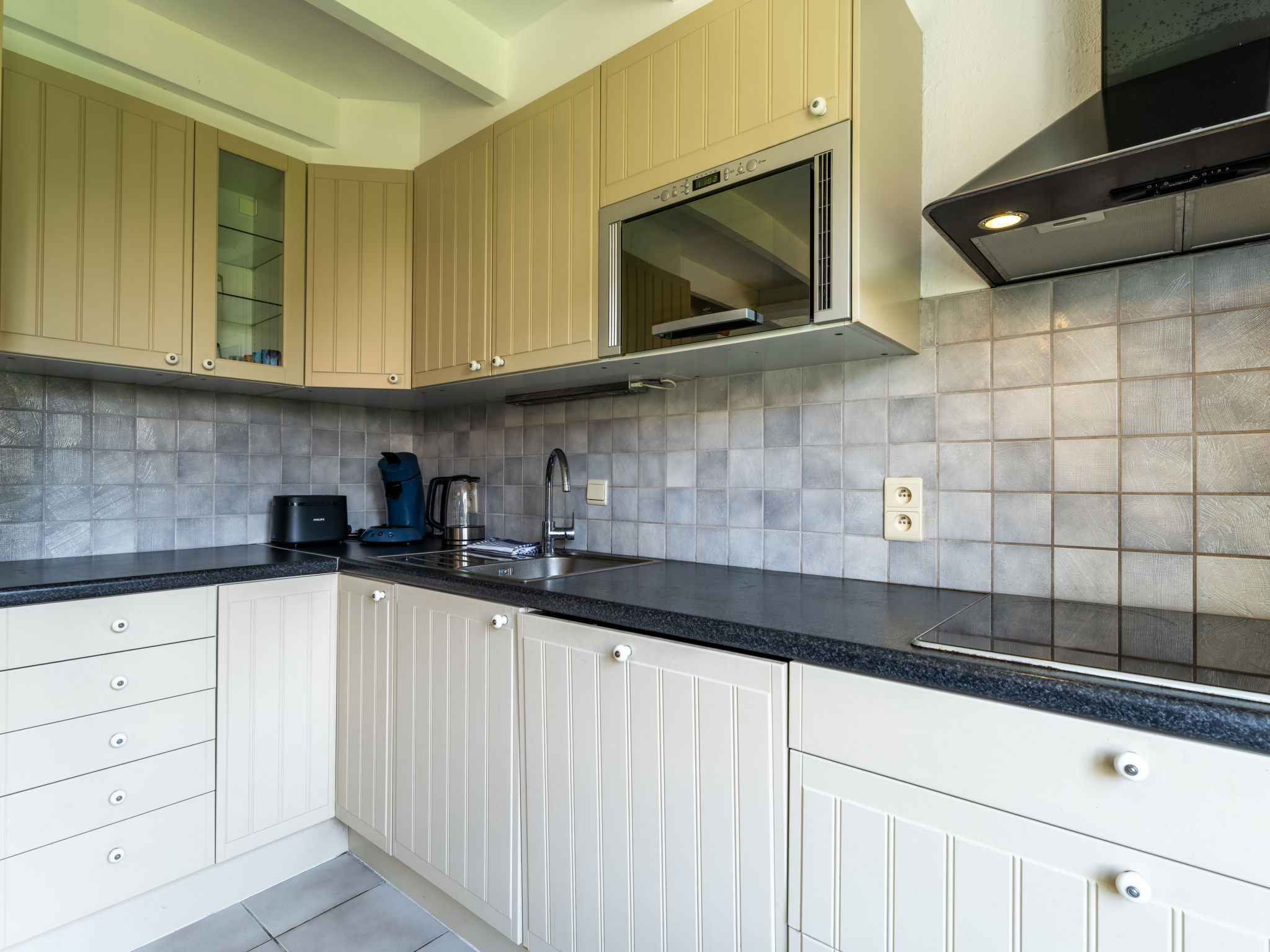 Photo of Alice Blue with airco & shared pool