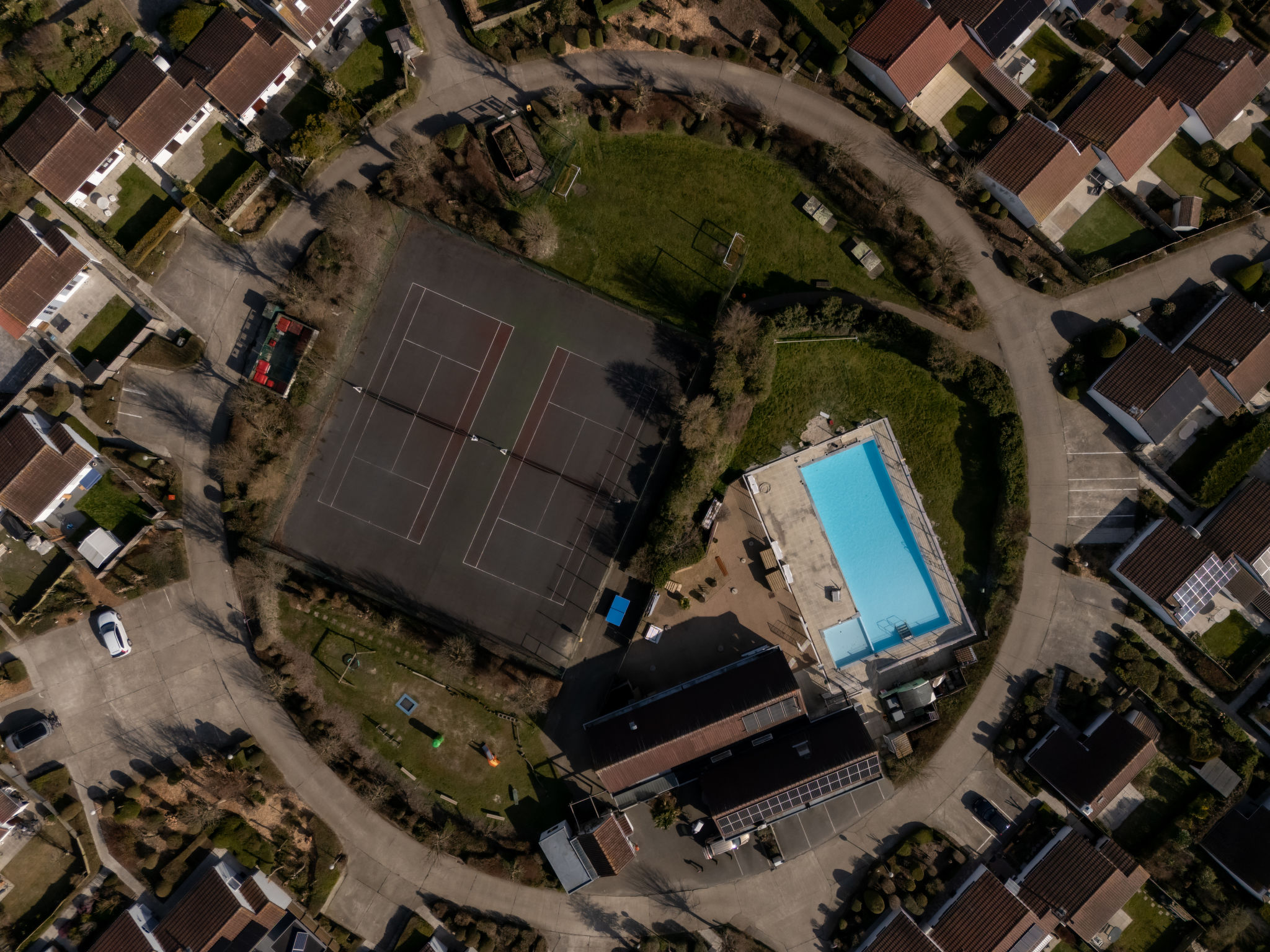 Beluga with parking and shared pool-Outside