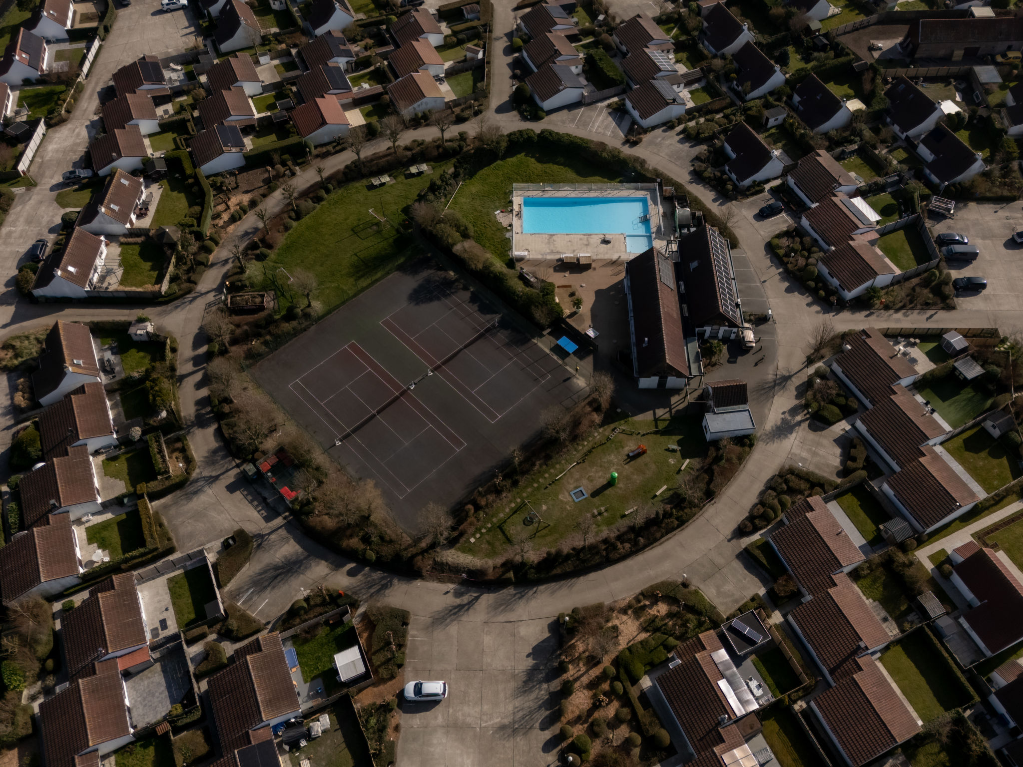 Beluga with parking and shared pool-Outside