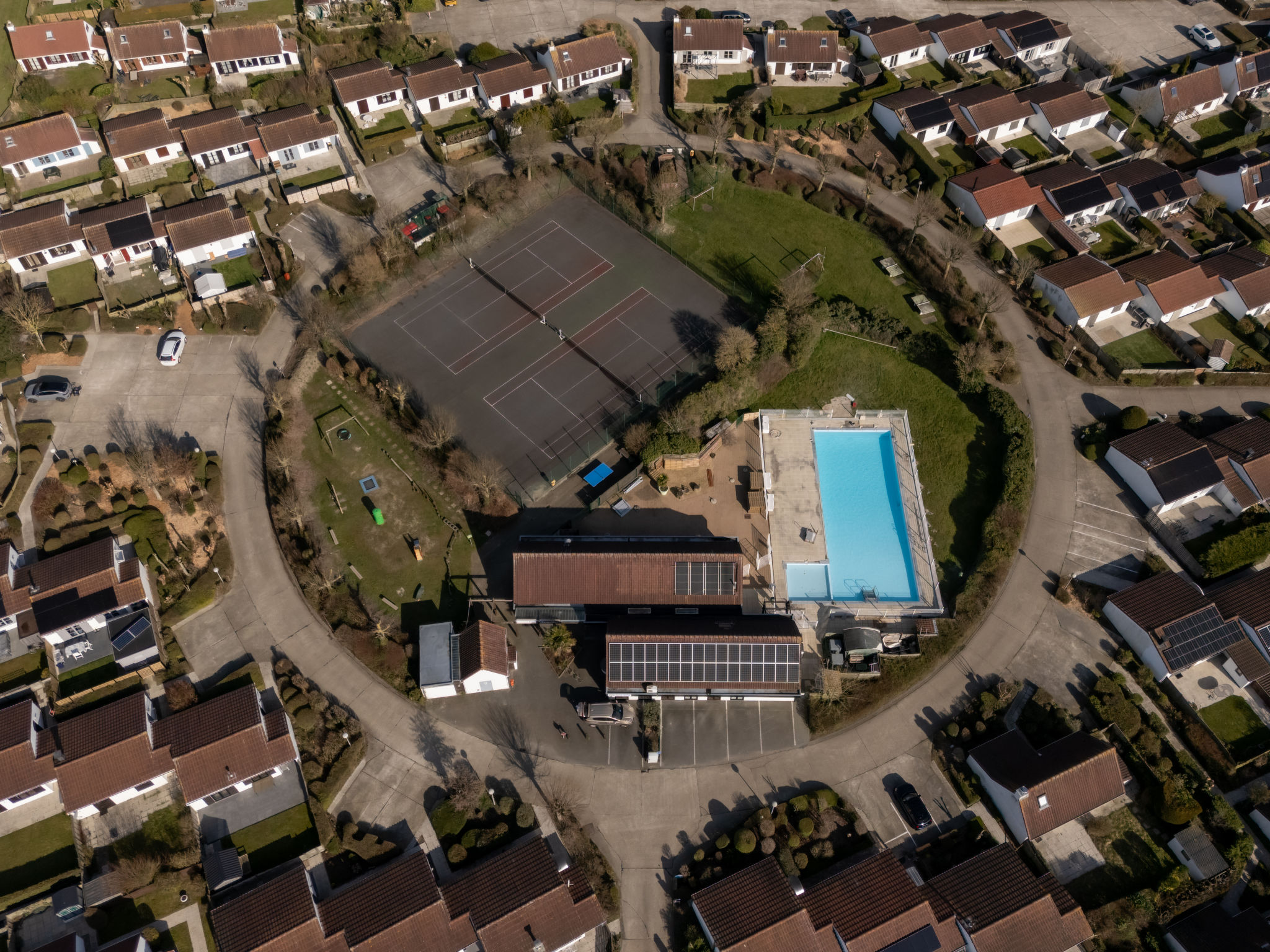 Beluga with parking and shared pool-Outside