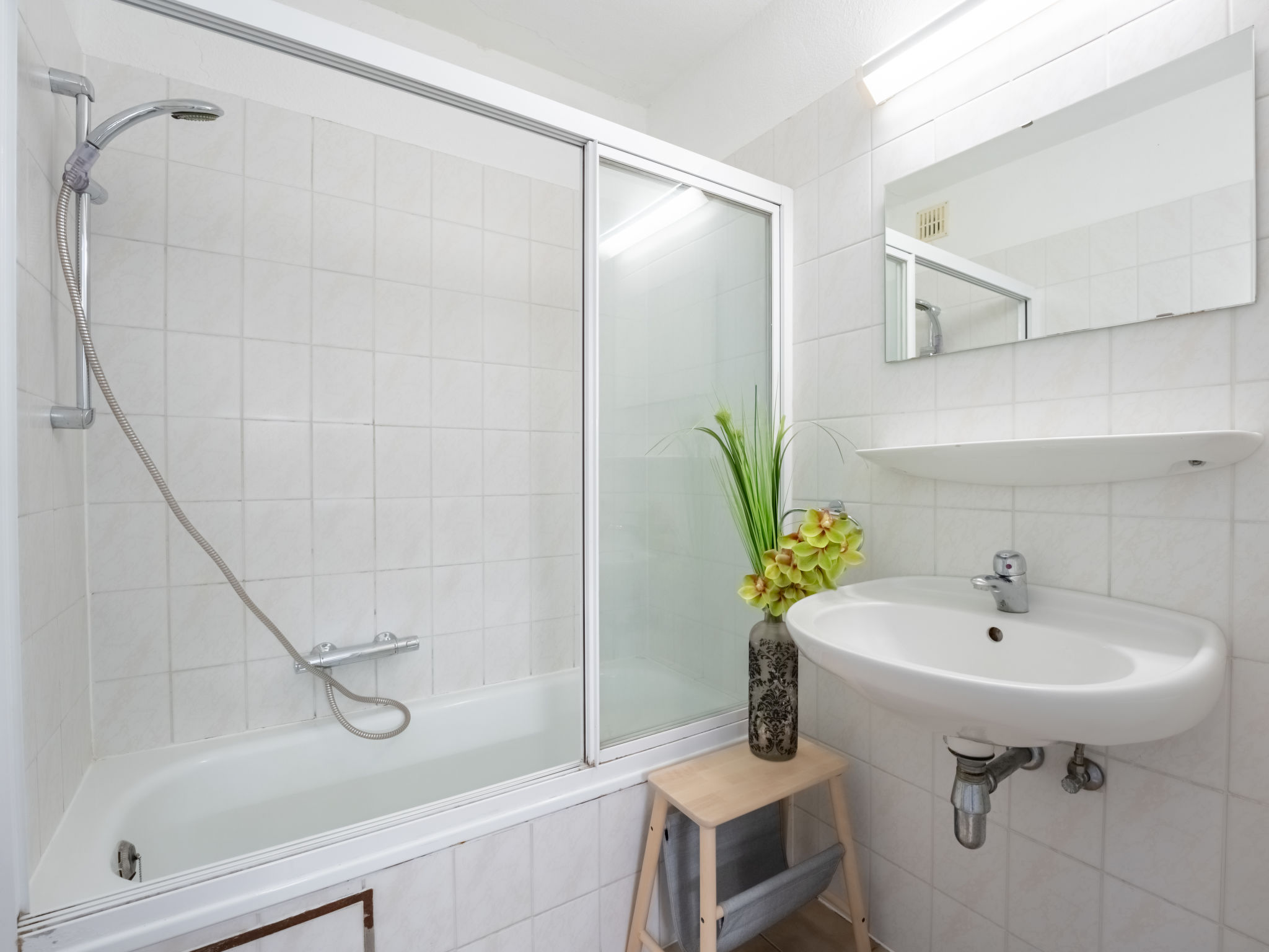 Photo of Sirius with parking and shared pool