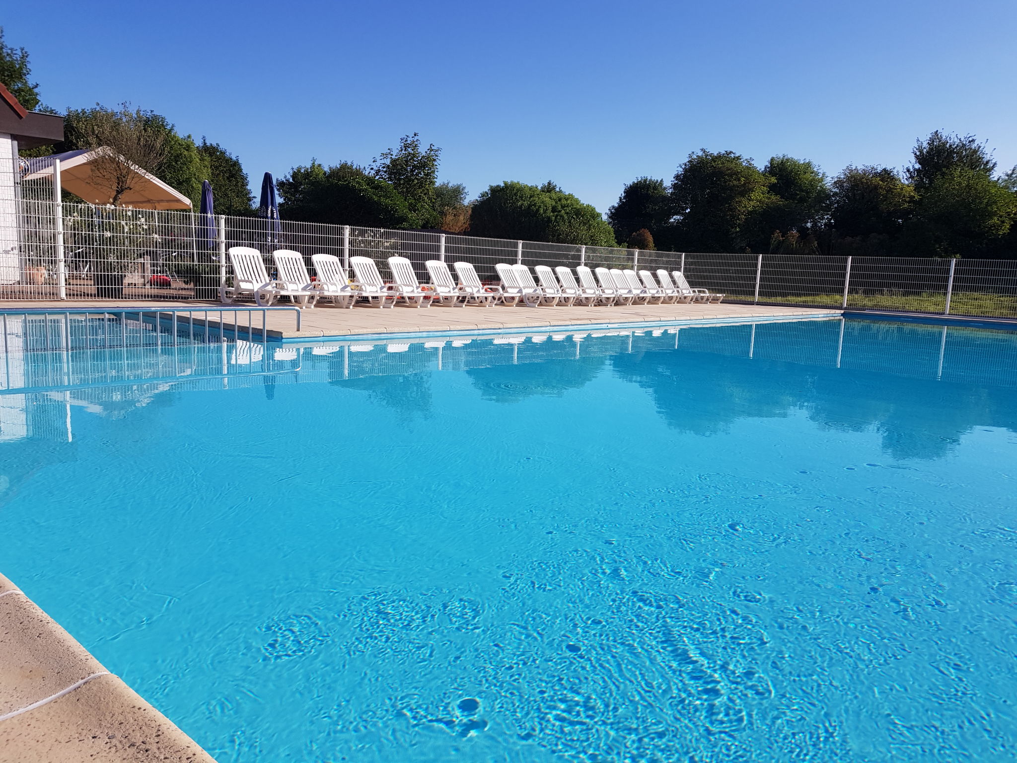 Photo of Sirius with parking and shared pool