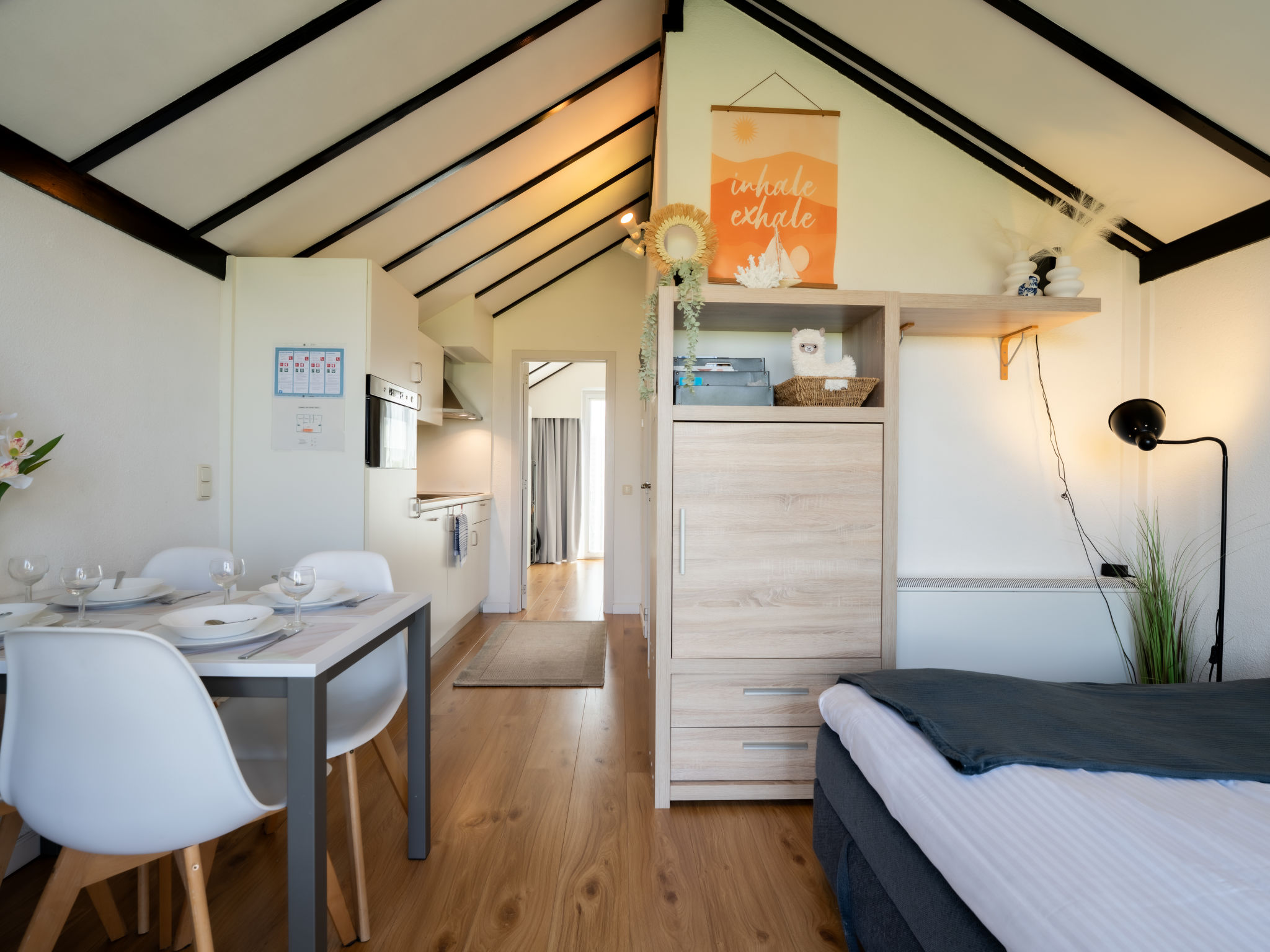 Julie with parking and shared pool-Binnen