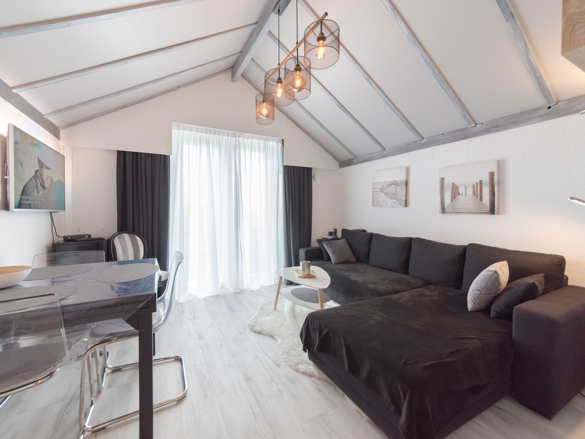 Photo of La Bella Vita parking and shared pool